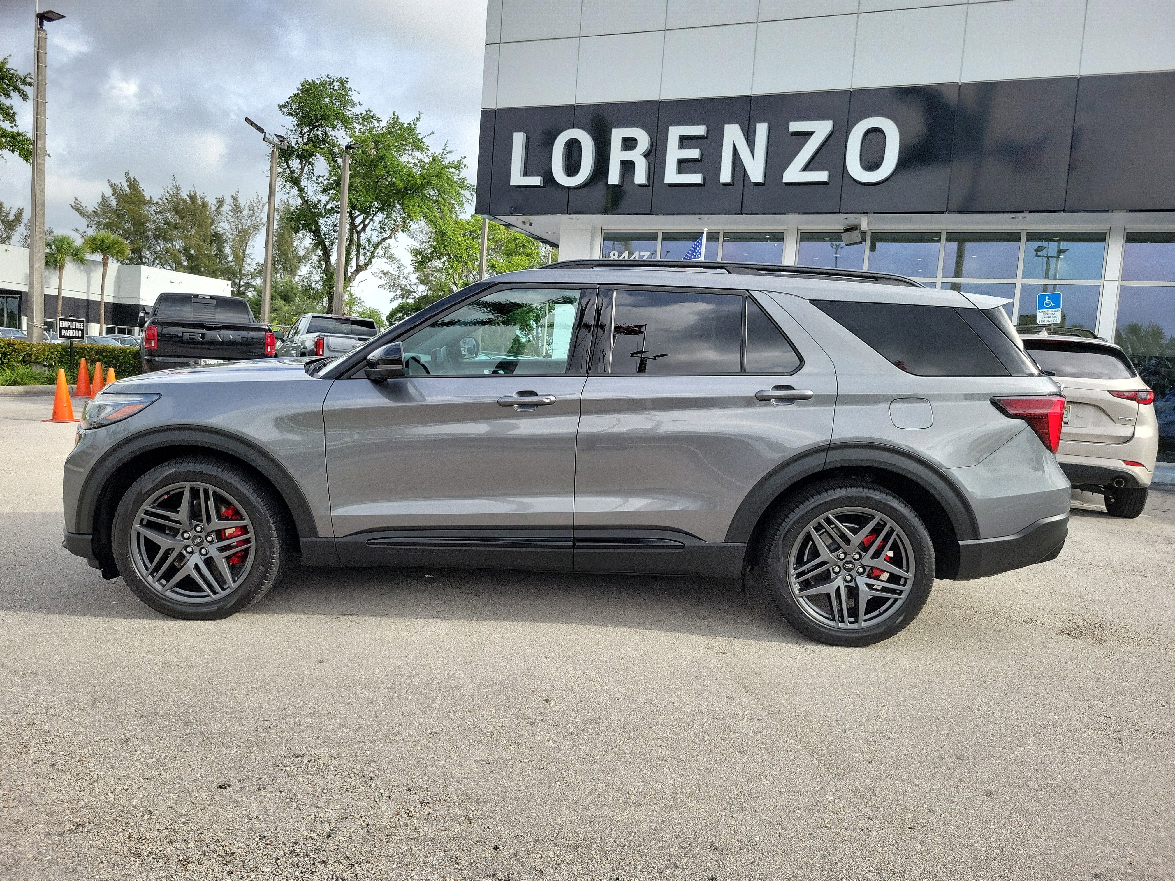 2025 Ford Explorer ST