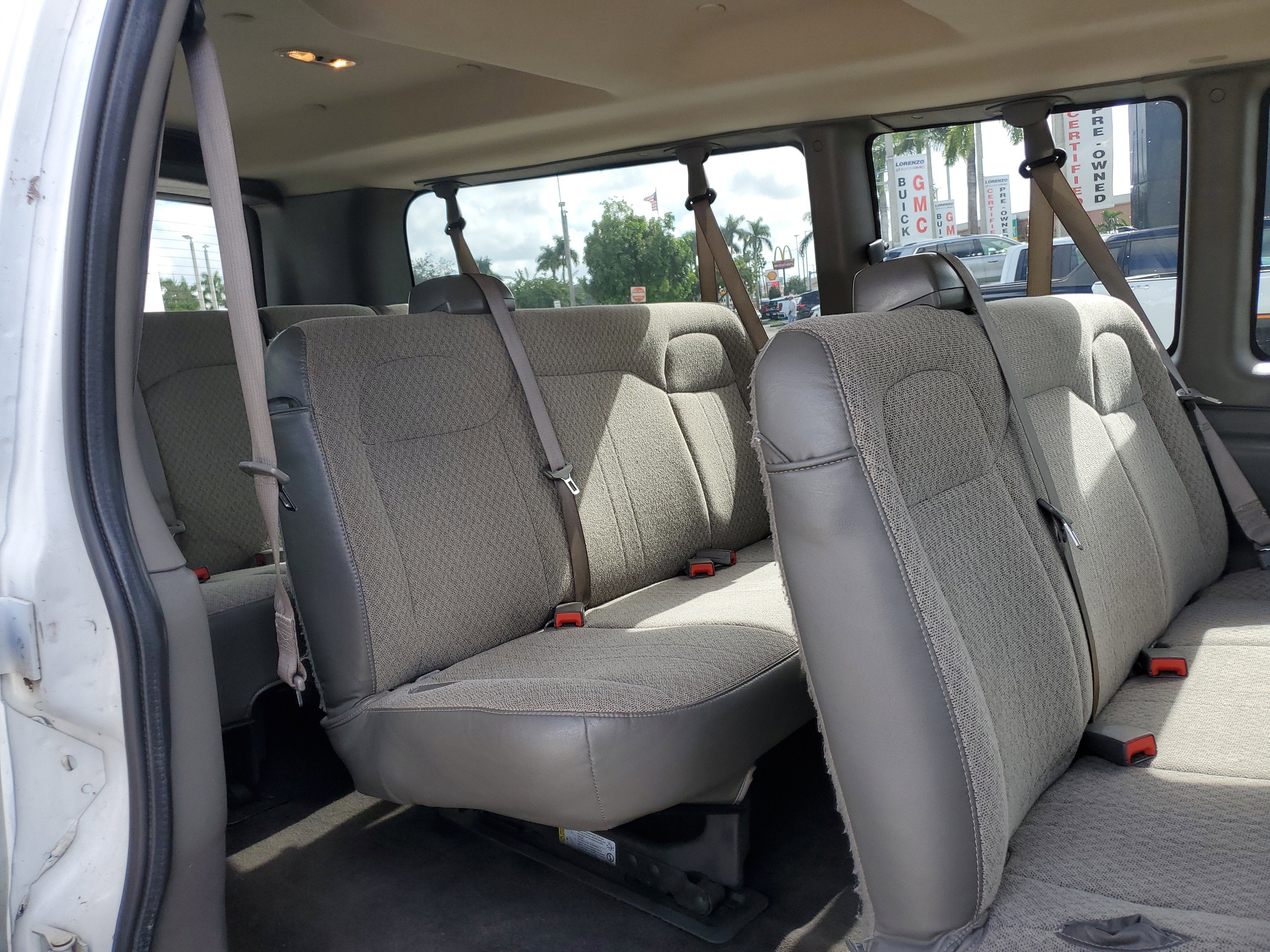 2020 Chevrolet Express Passenger 3500 1LT