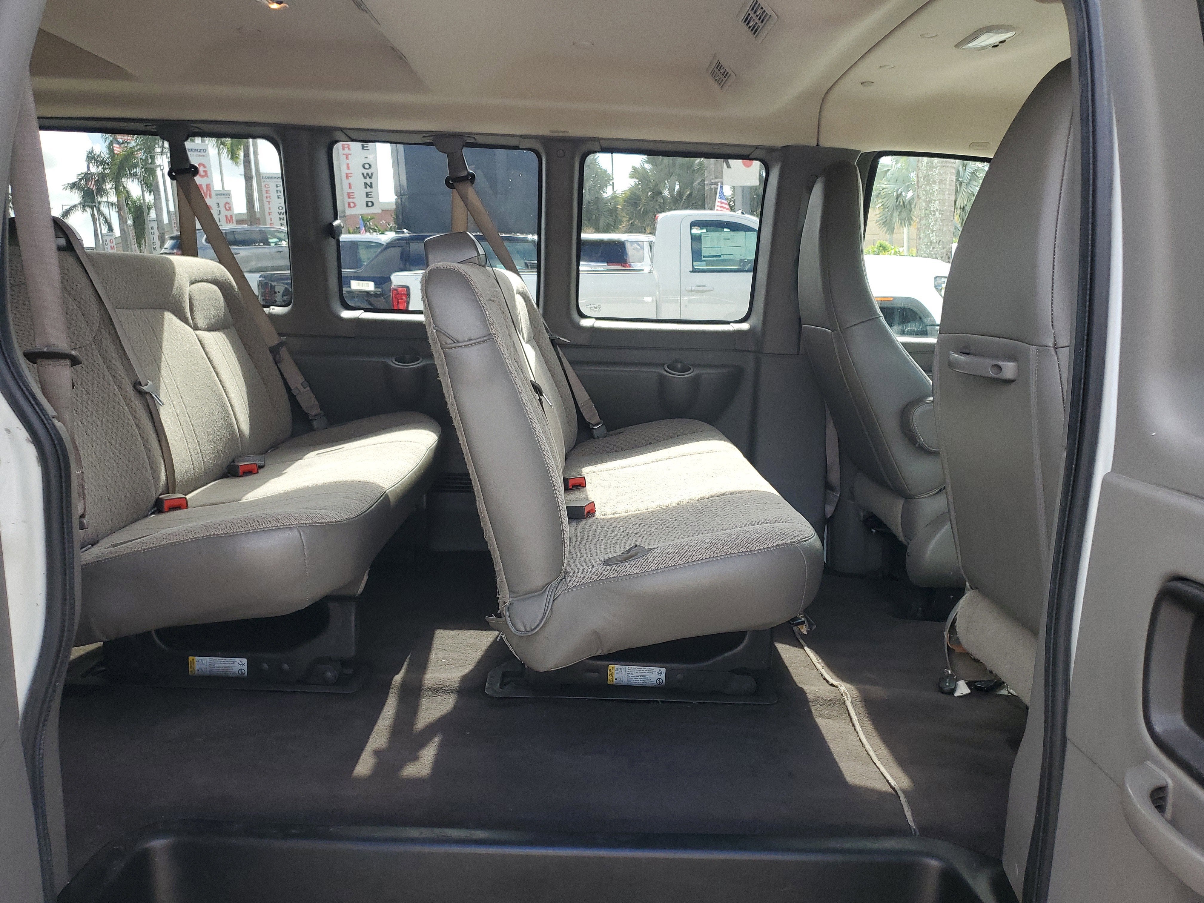 2020 Chevrolet Express Passenger 3500 1LT
