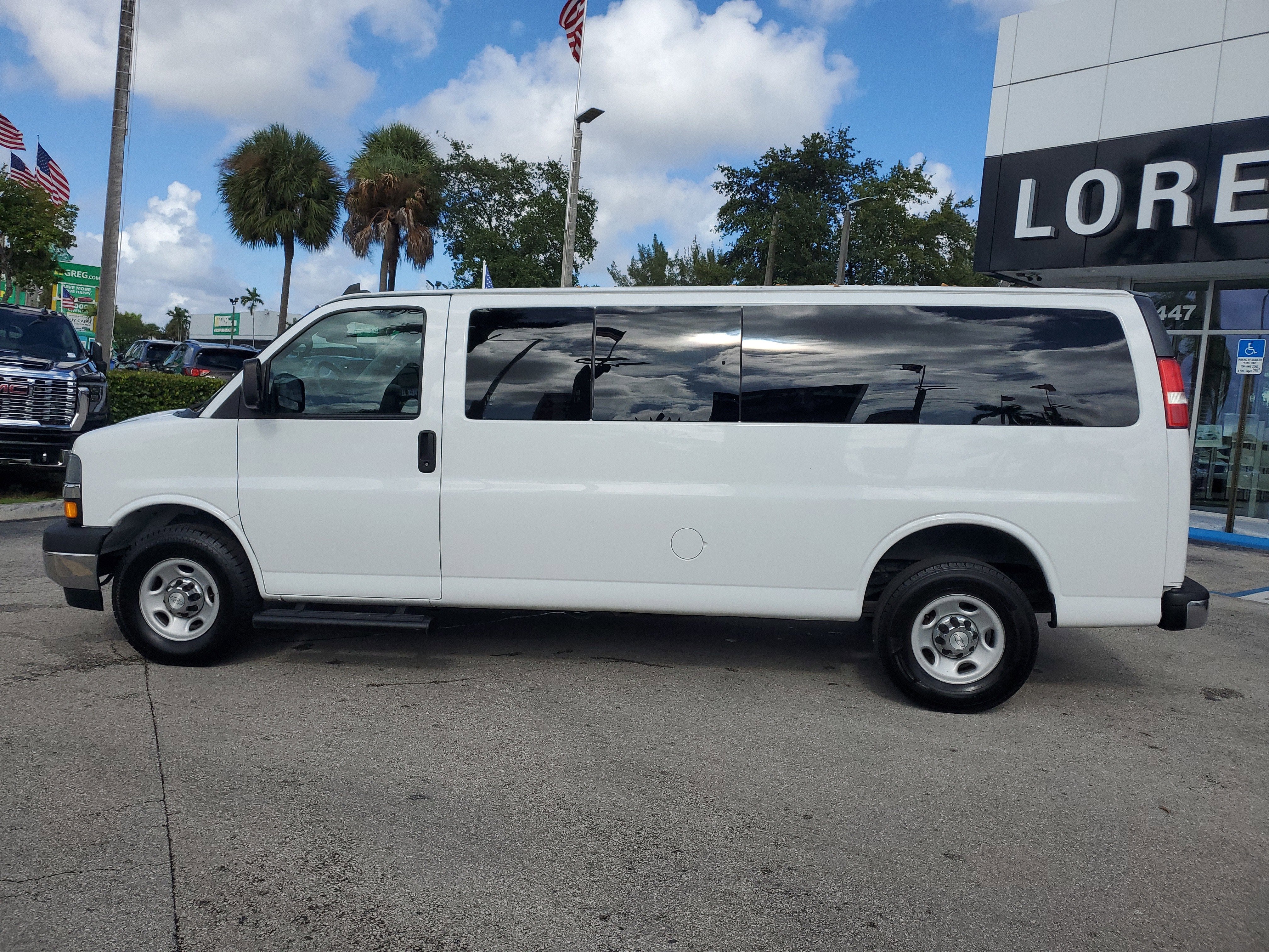 2020 Chevrolet Express Passenger 3500 1LT