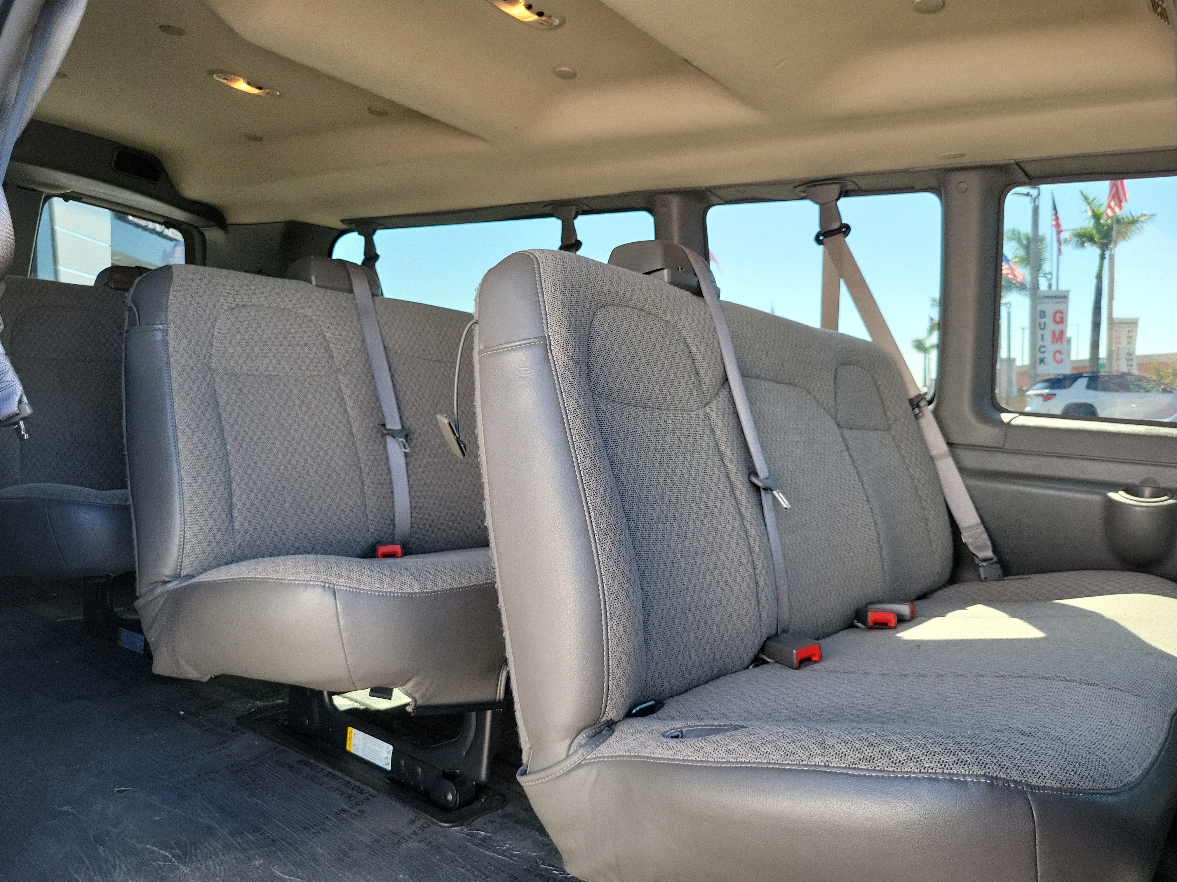 2025 Chevrolet Express Passenger 1LT