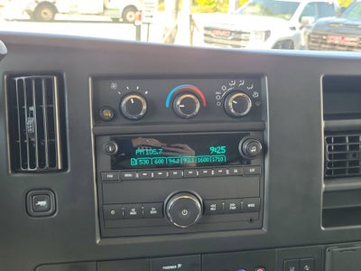 2025 Chevrolet Express Passenger 1LT