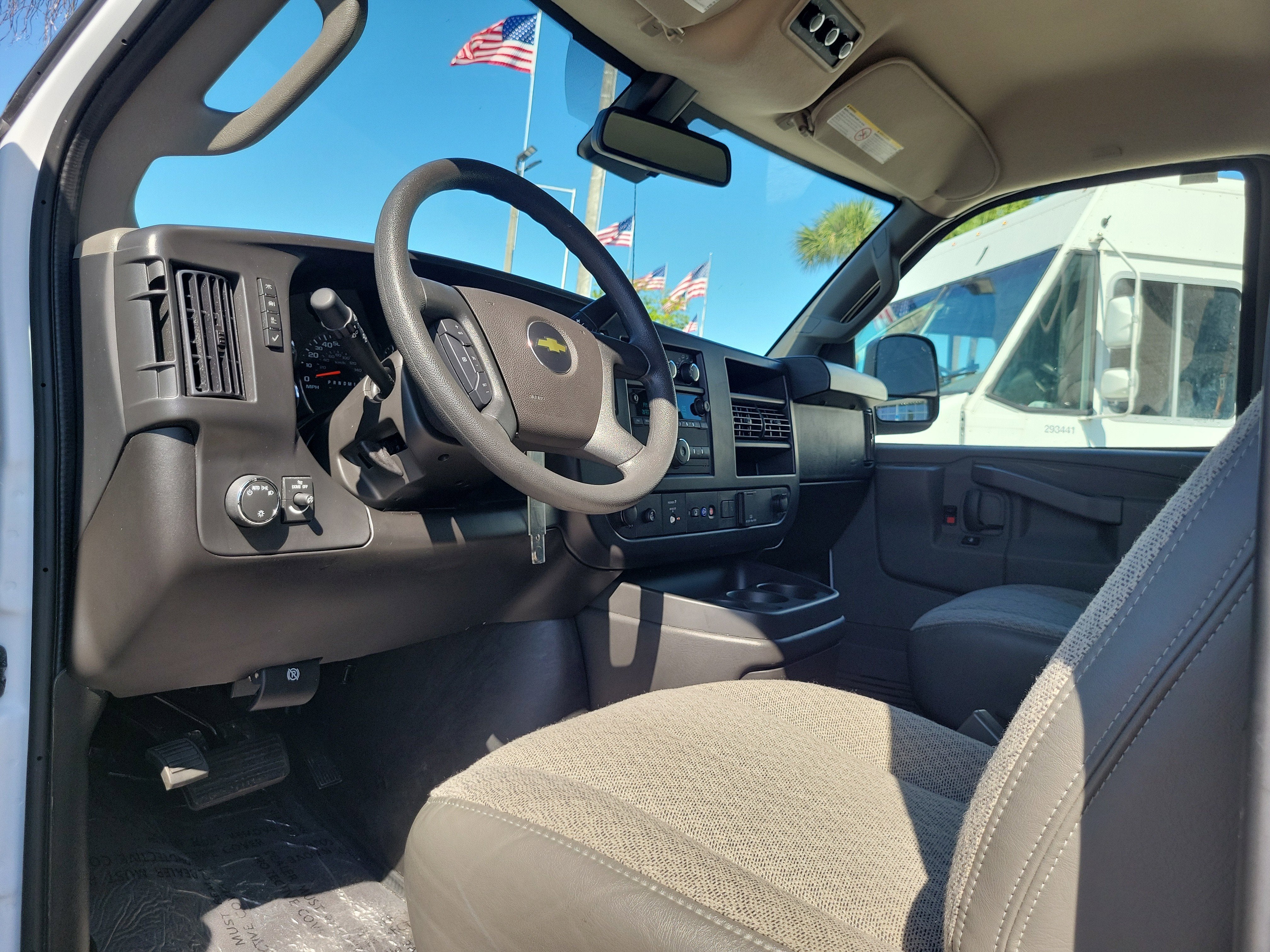 2025 Chevrolet Express Passenger 1LT