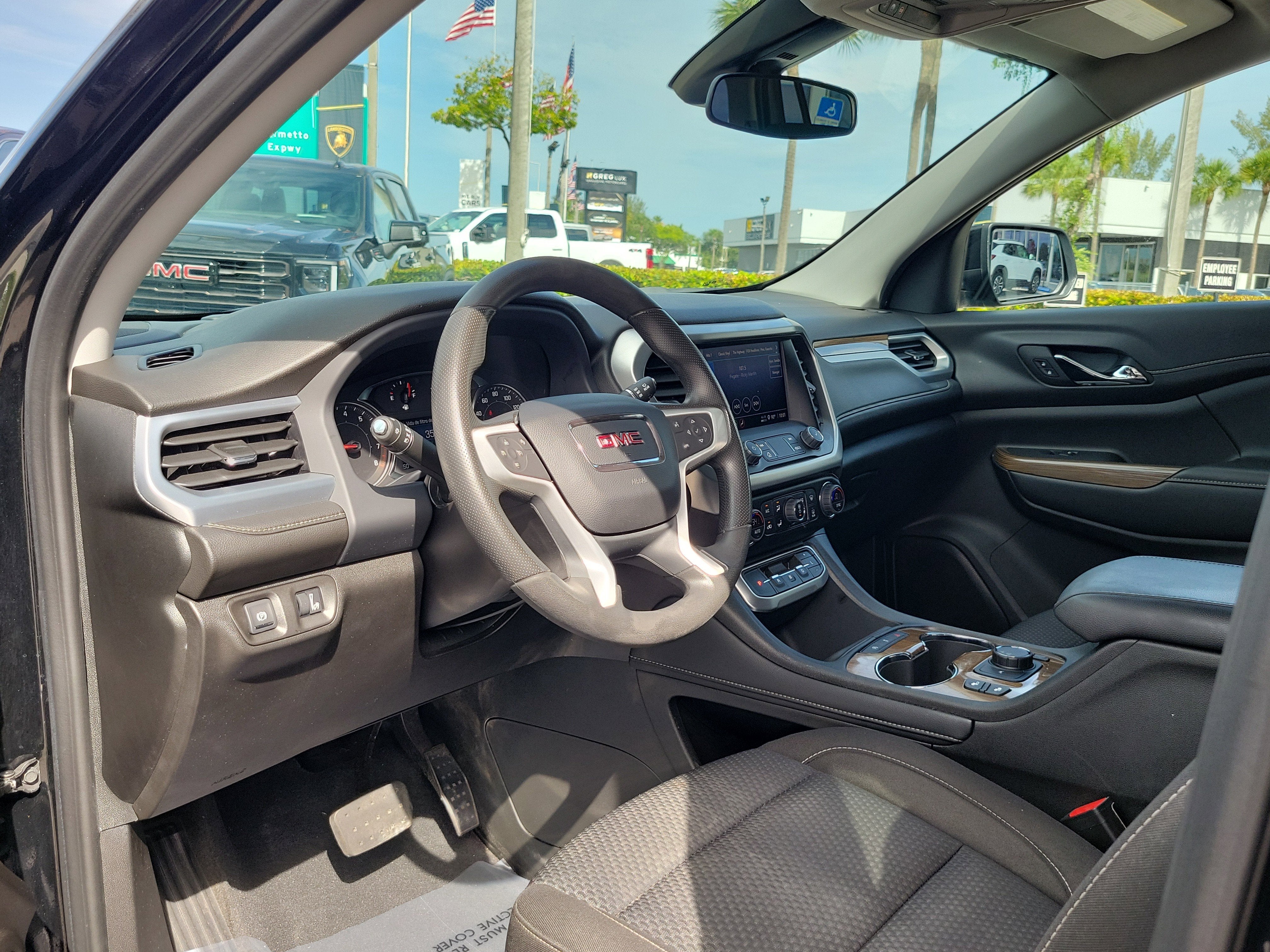 2023 GMC Acadia SLE