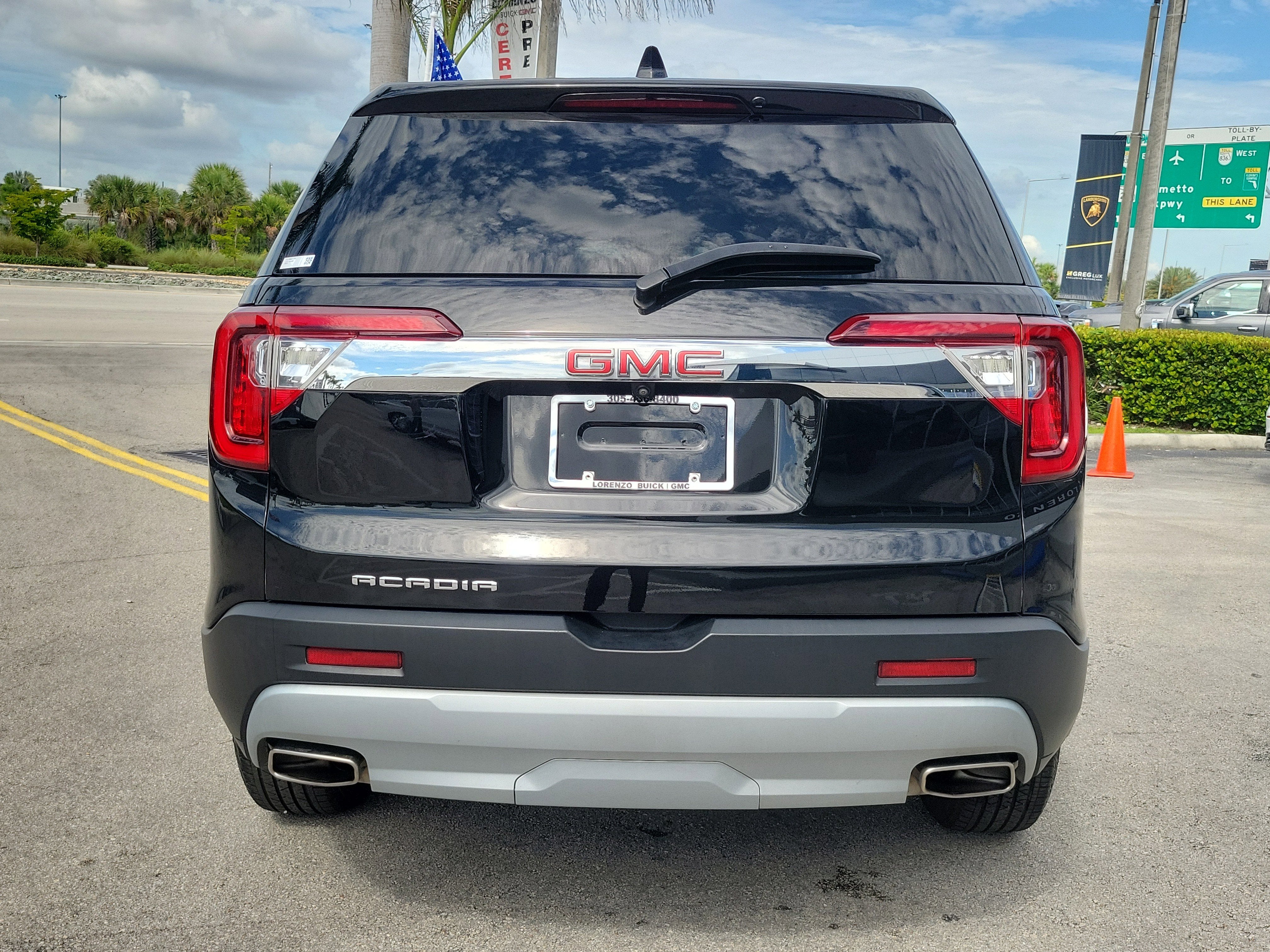 2023 GMC Acadia SLE