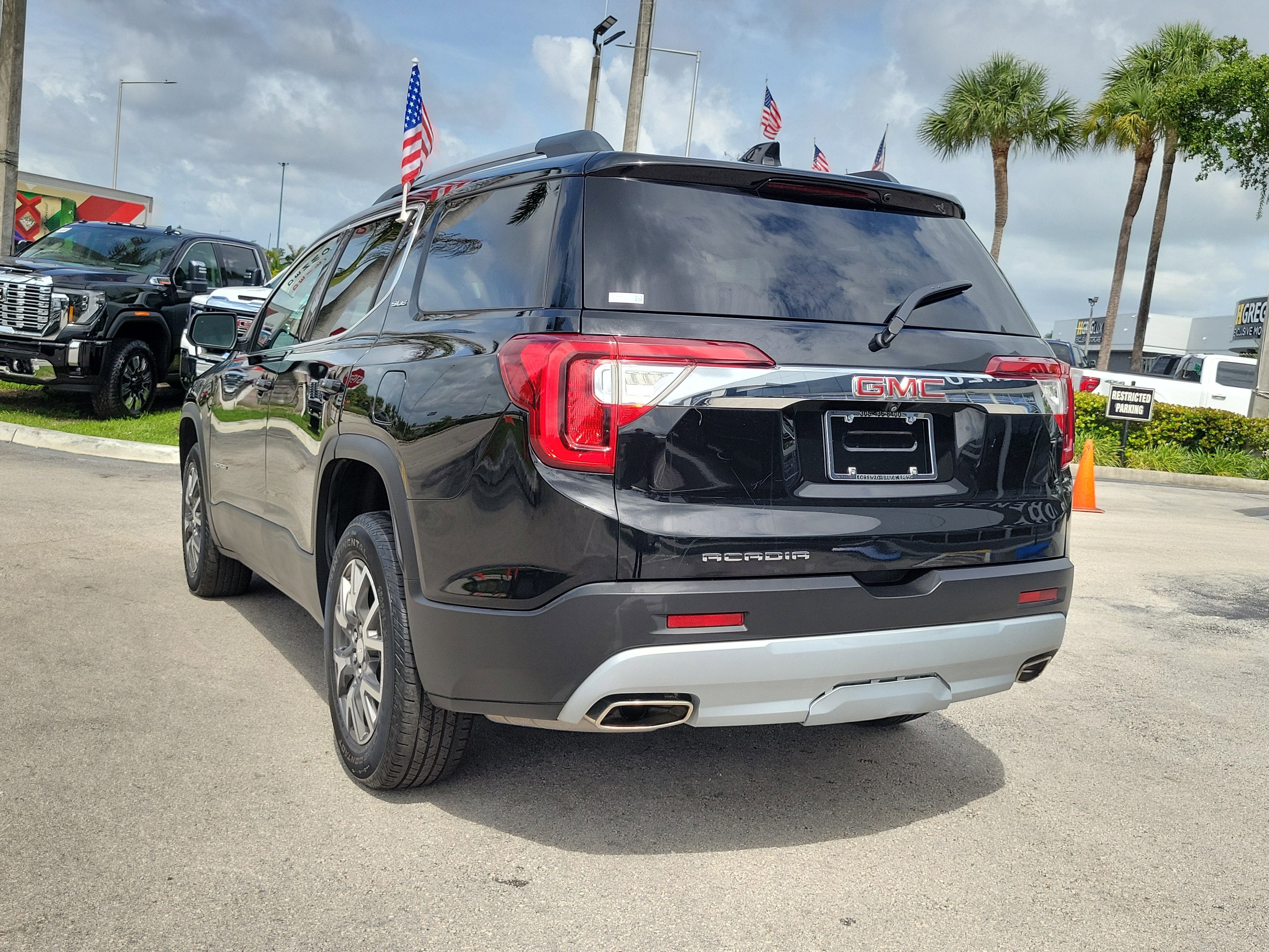 2023 GMC Acadia SLE
