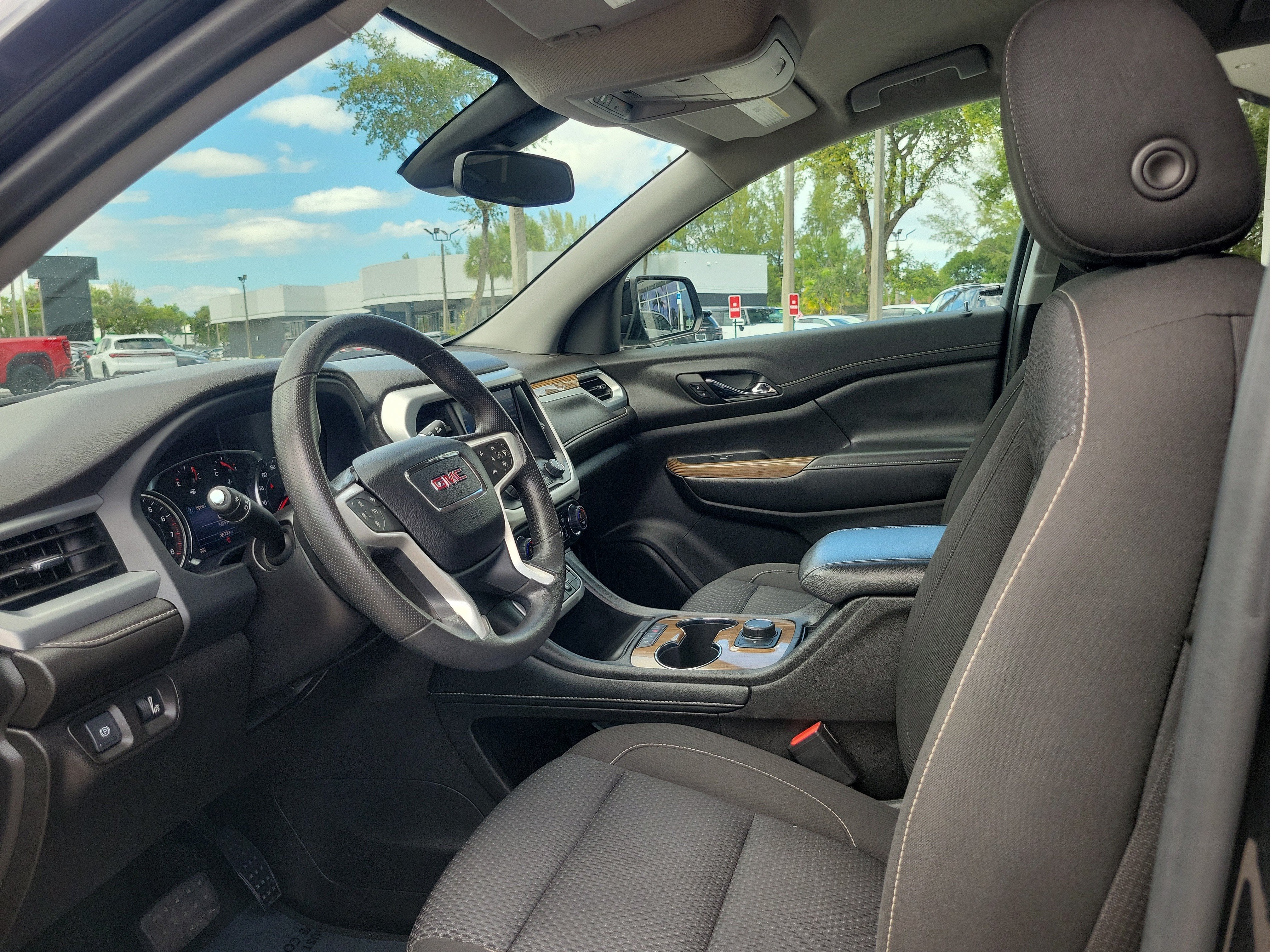 2023 GMC Acadia SLE