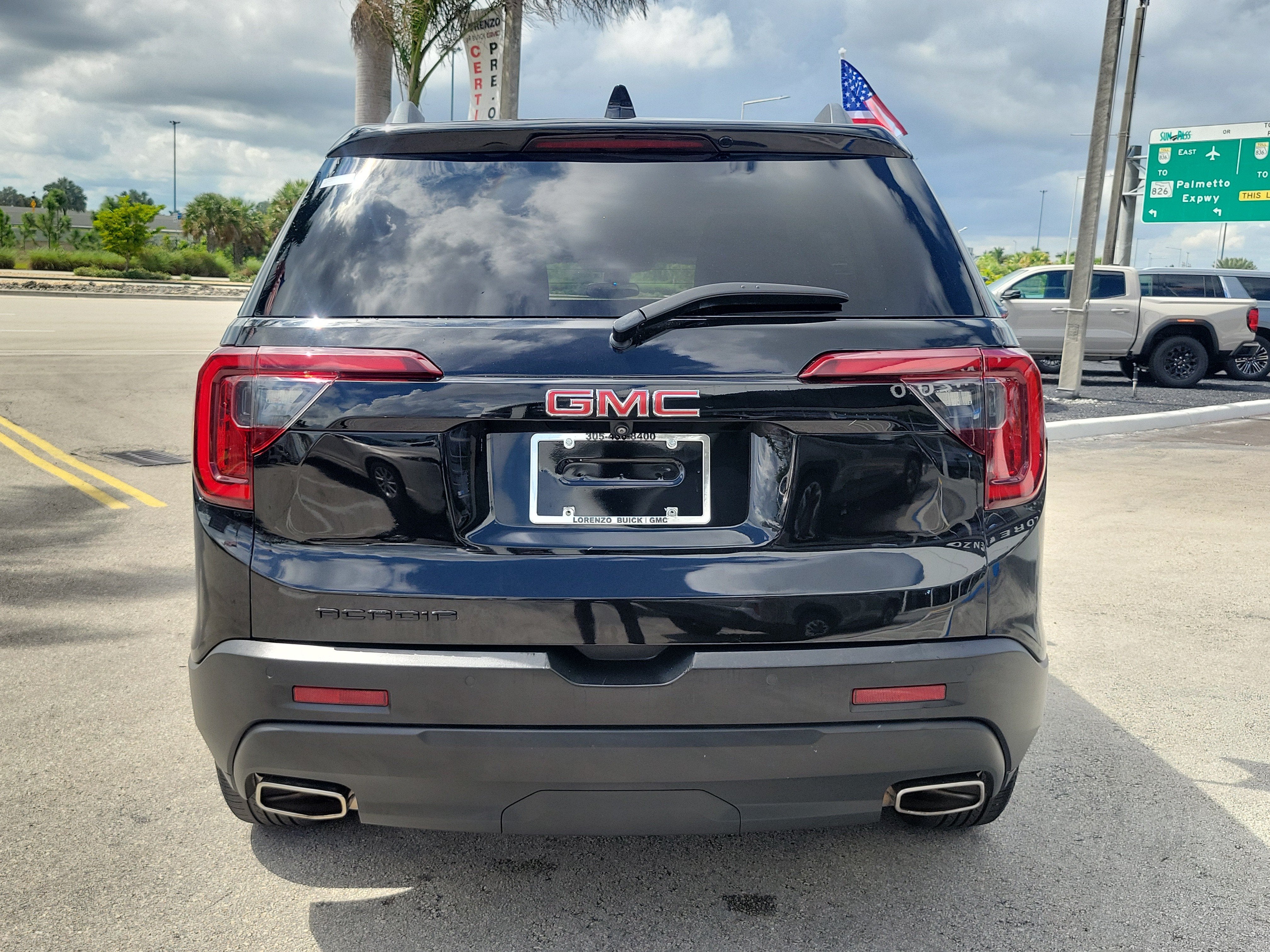 2023 GMC Acadia SLE