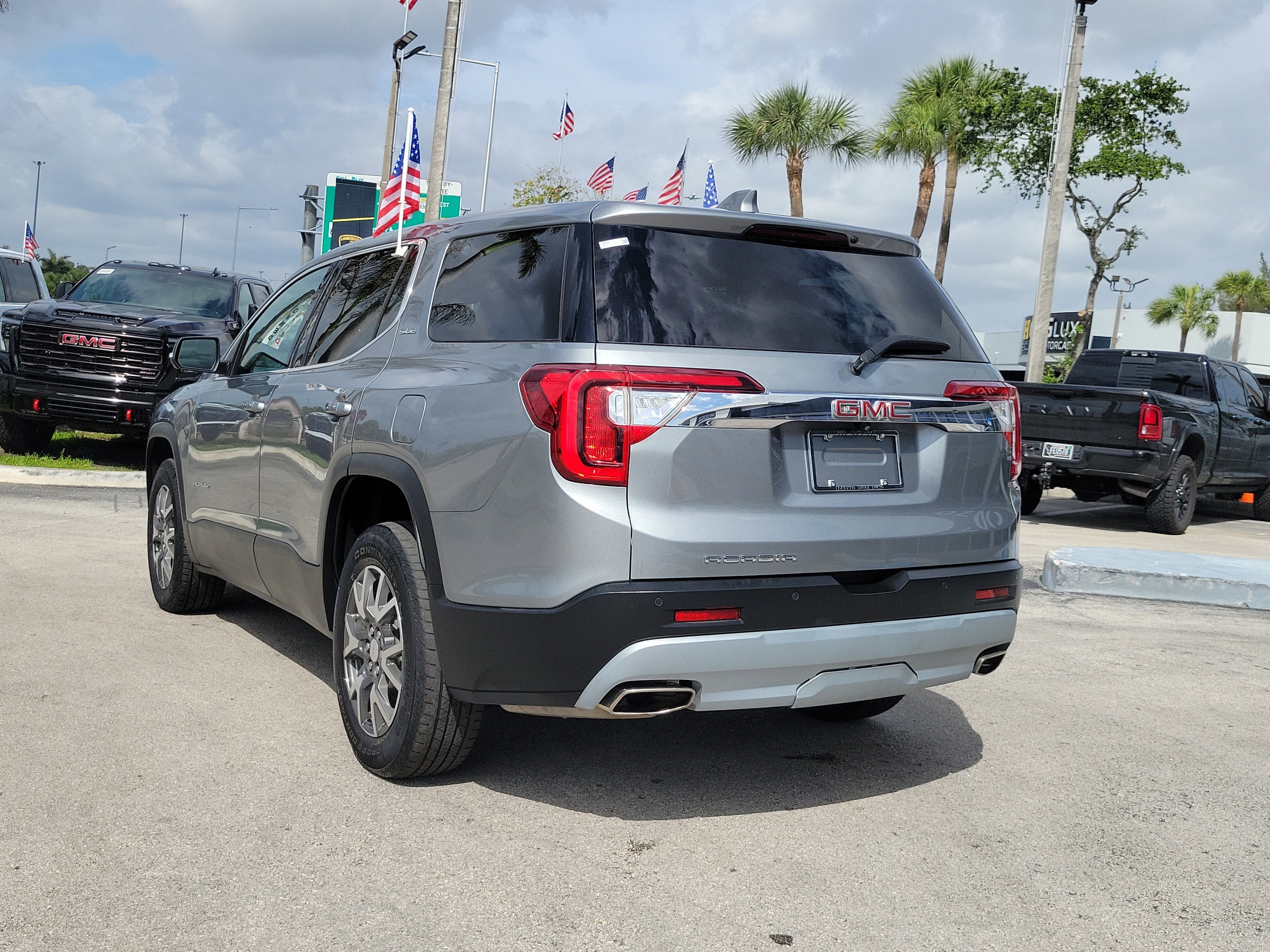 2023 GMC Acadia SLE