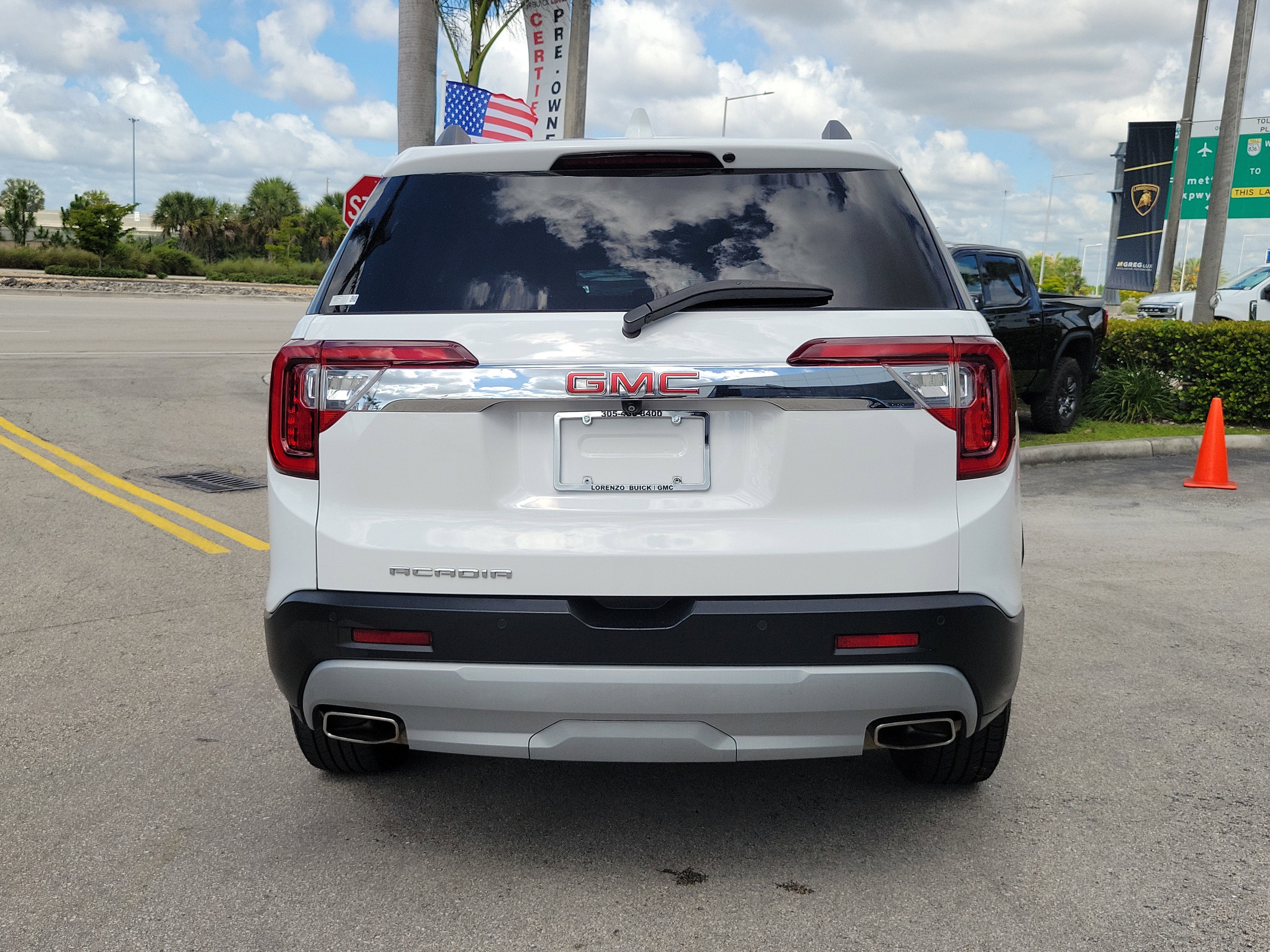 2023 GMC Acadia SLE