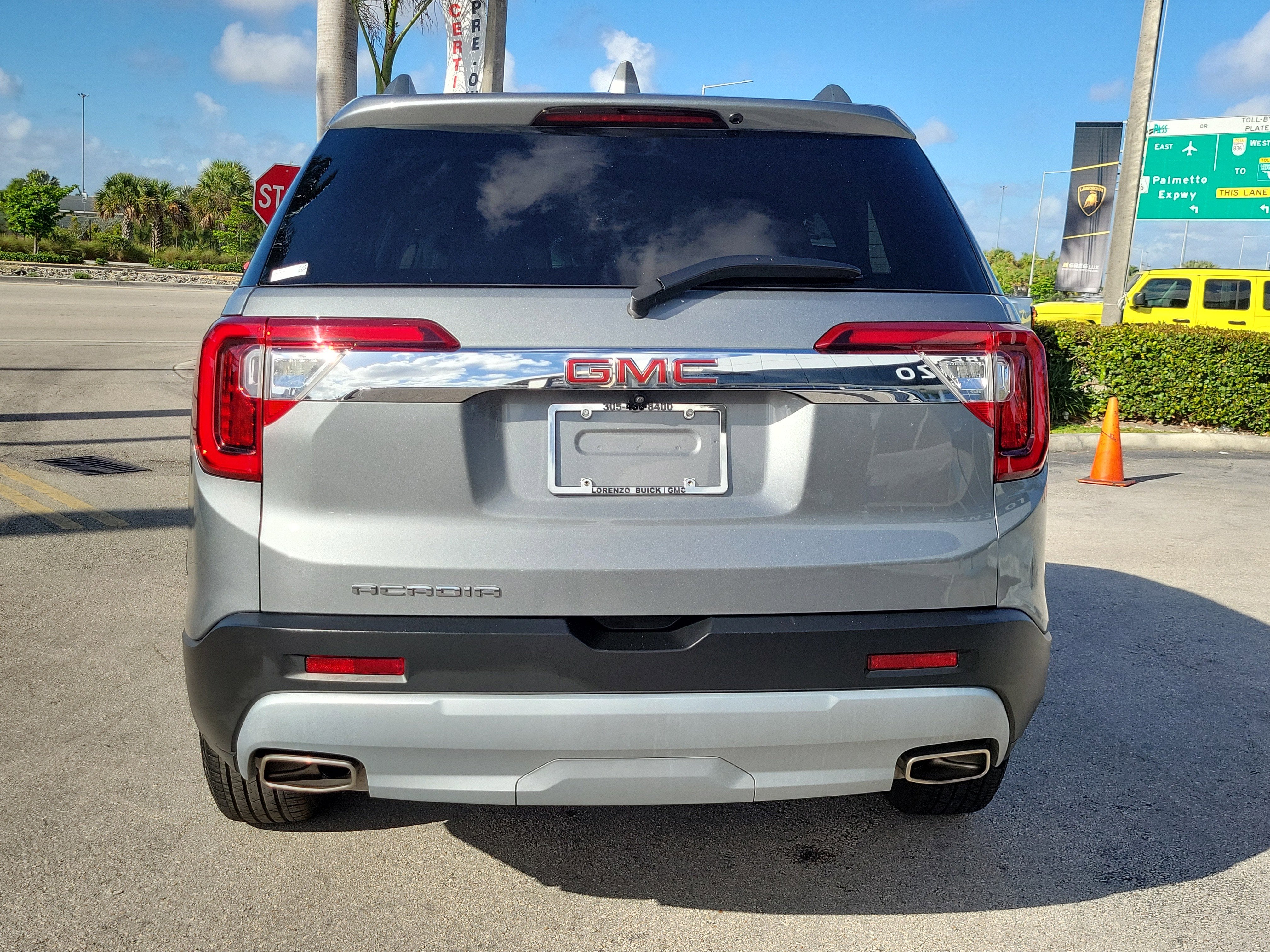 2023 GMC Acadia SLT