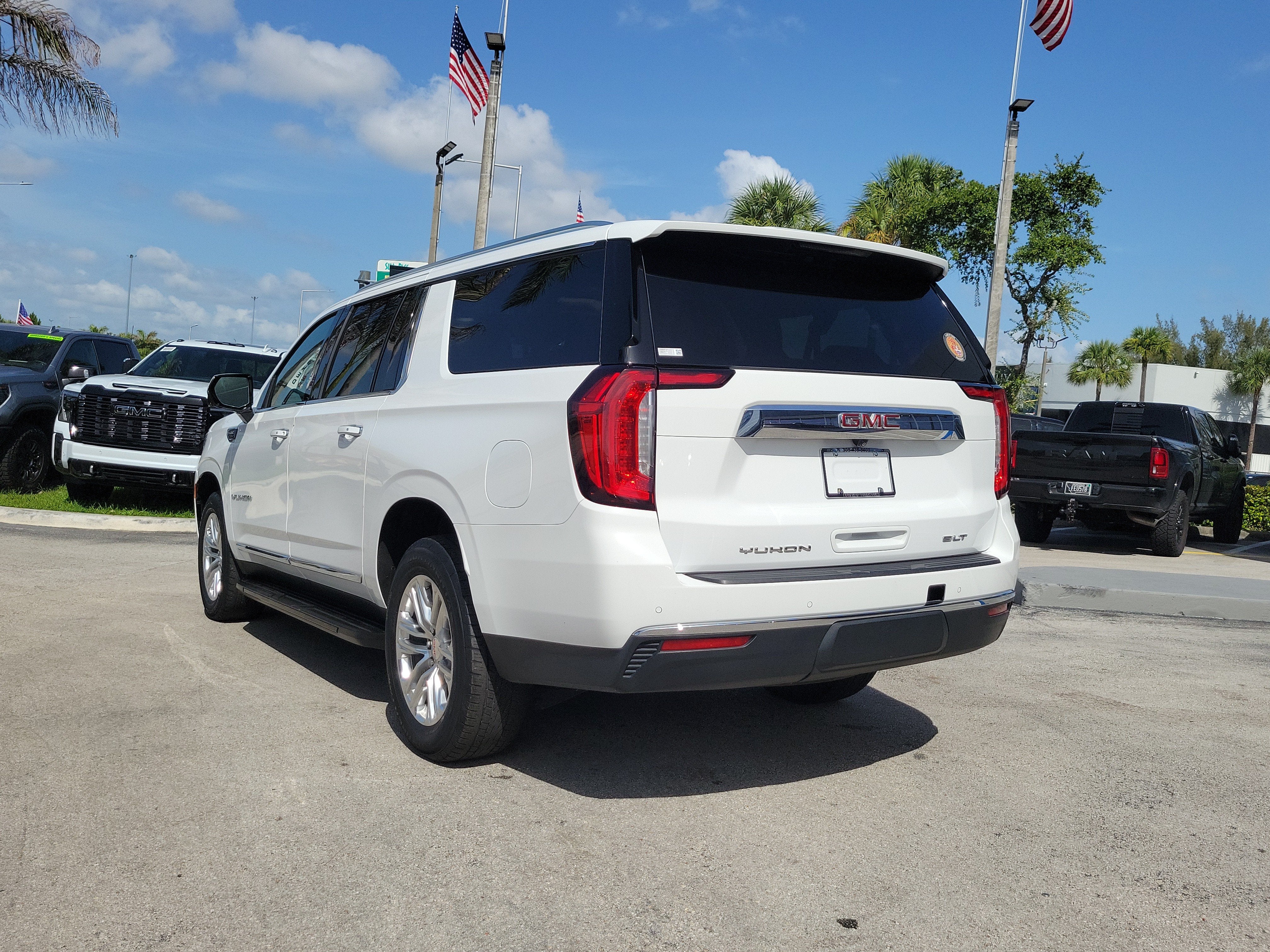 2023 GMC Yukon XL SLT