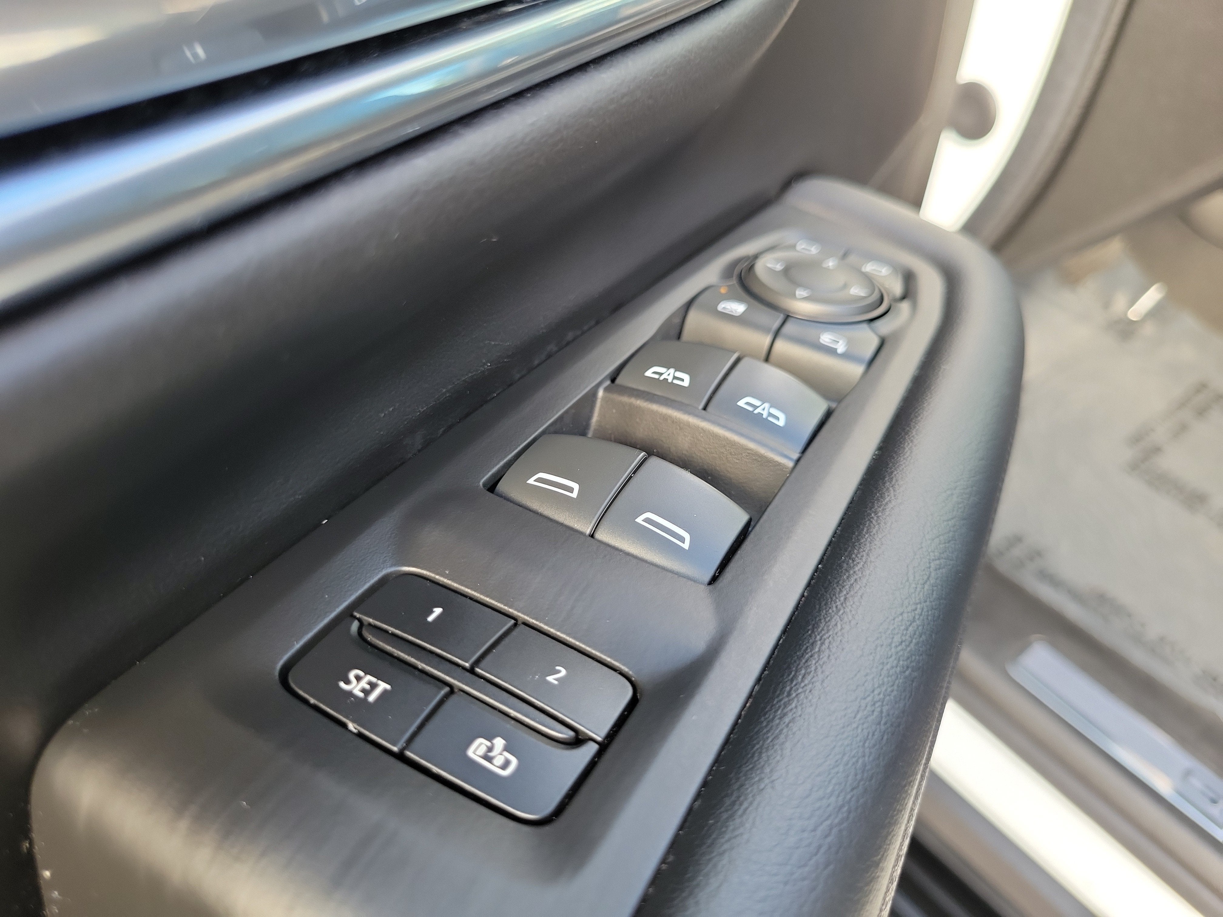 2023 GMC Yukon XL SLT