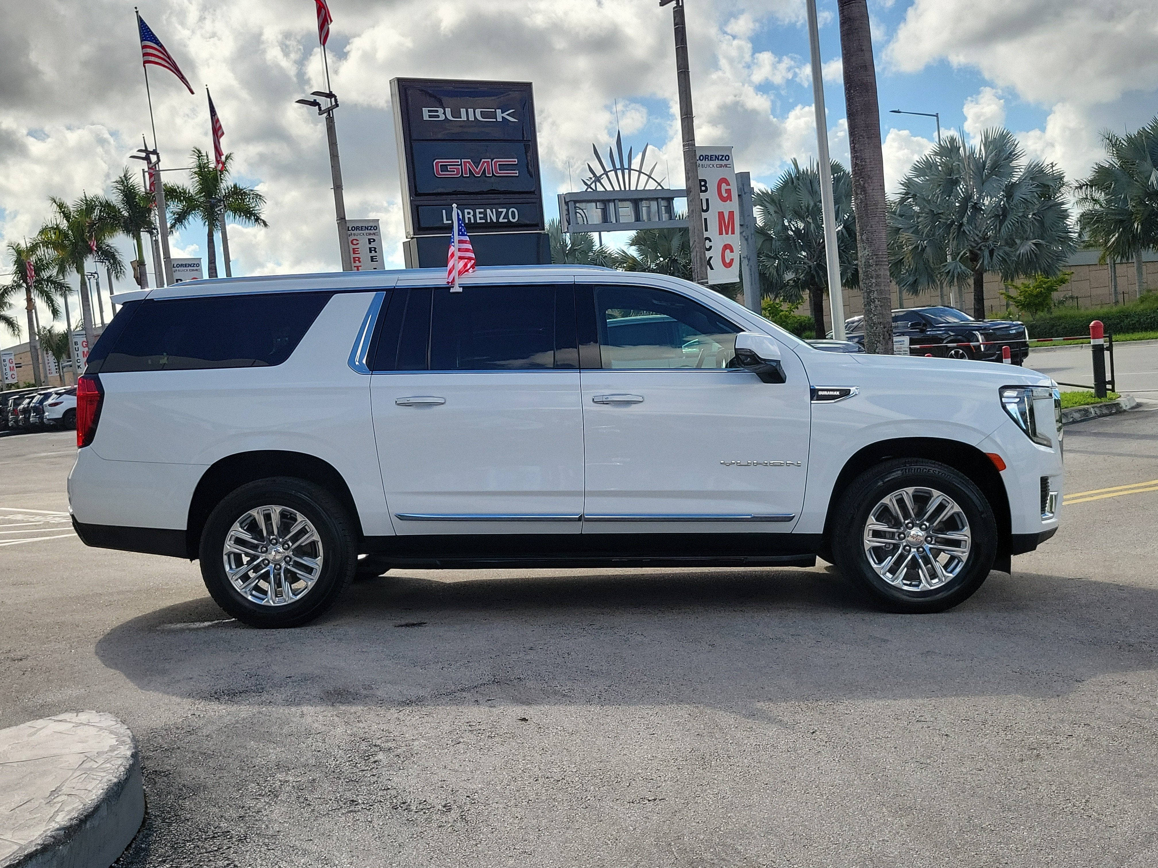 2023 GMC Yukon XL SLT