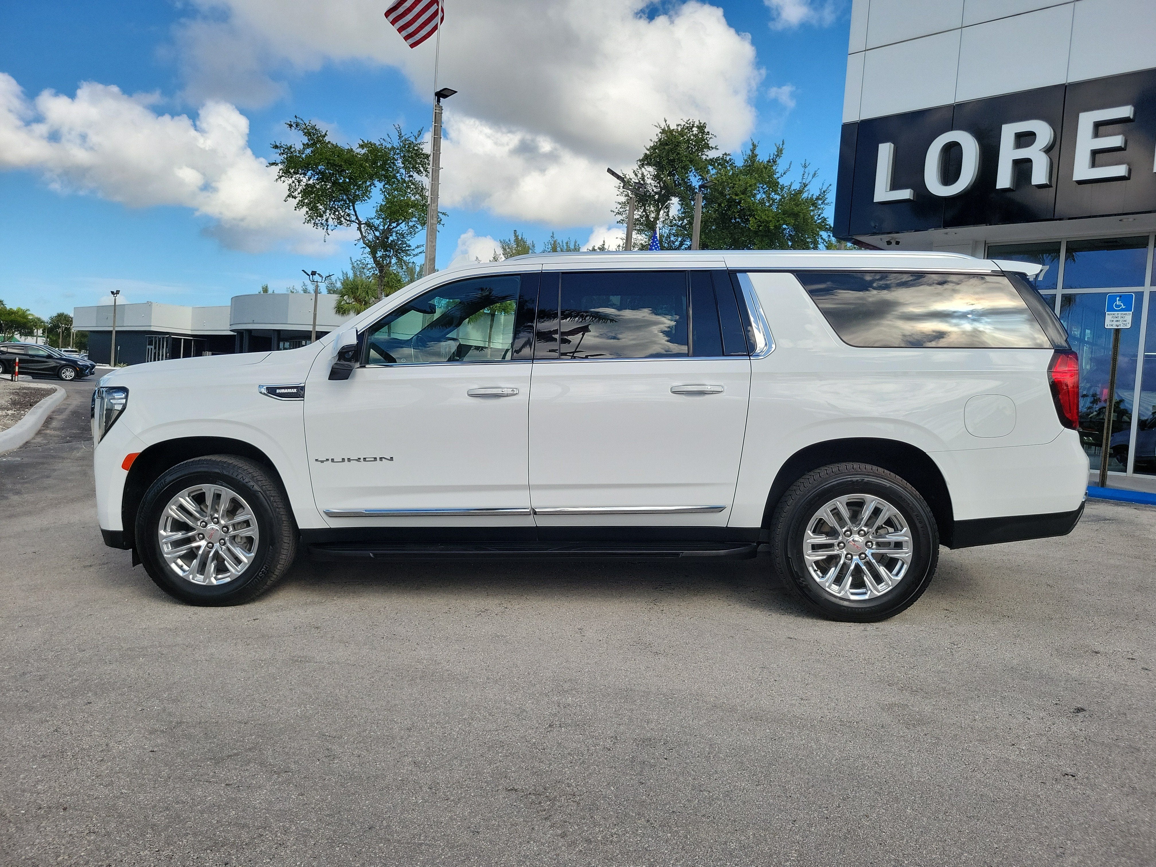 2023 GMC Yukon XL SLT