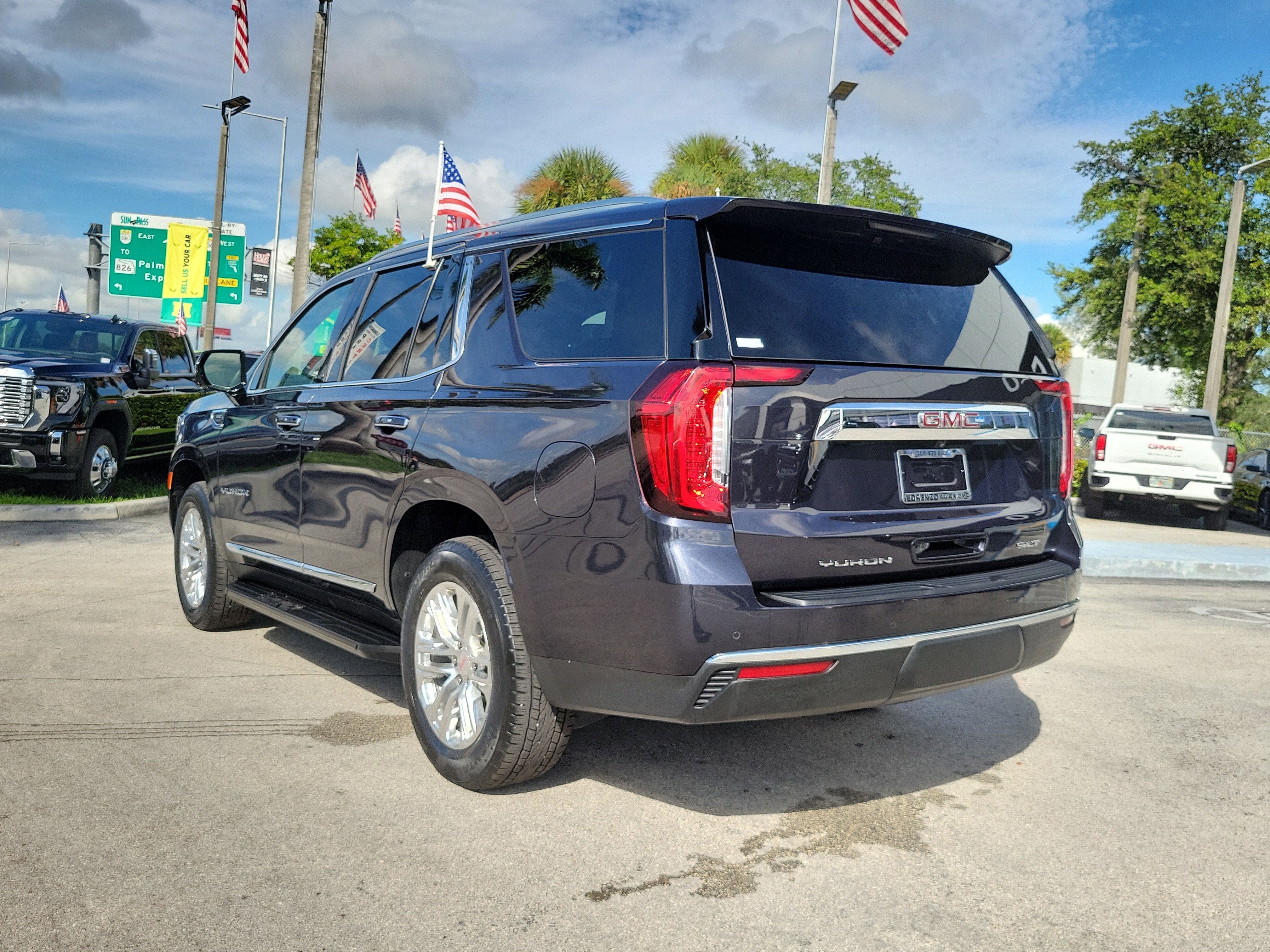 2023 GMC Yukon SLT