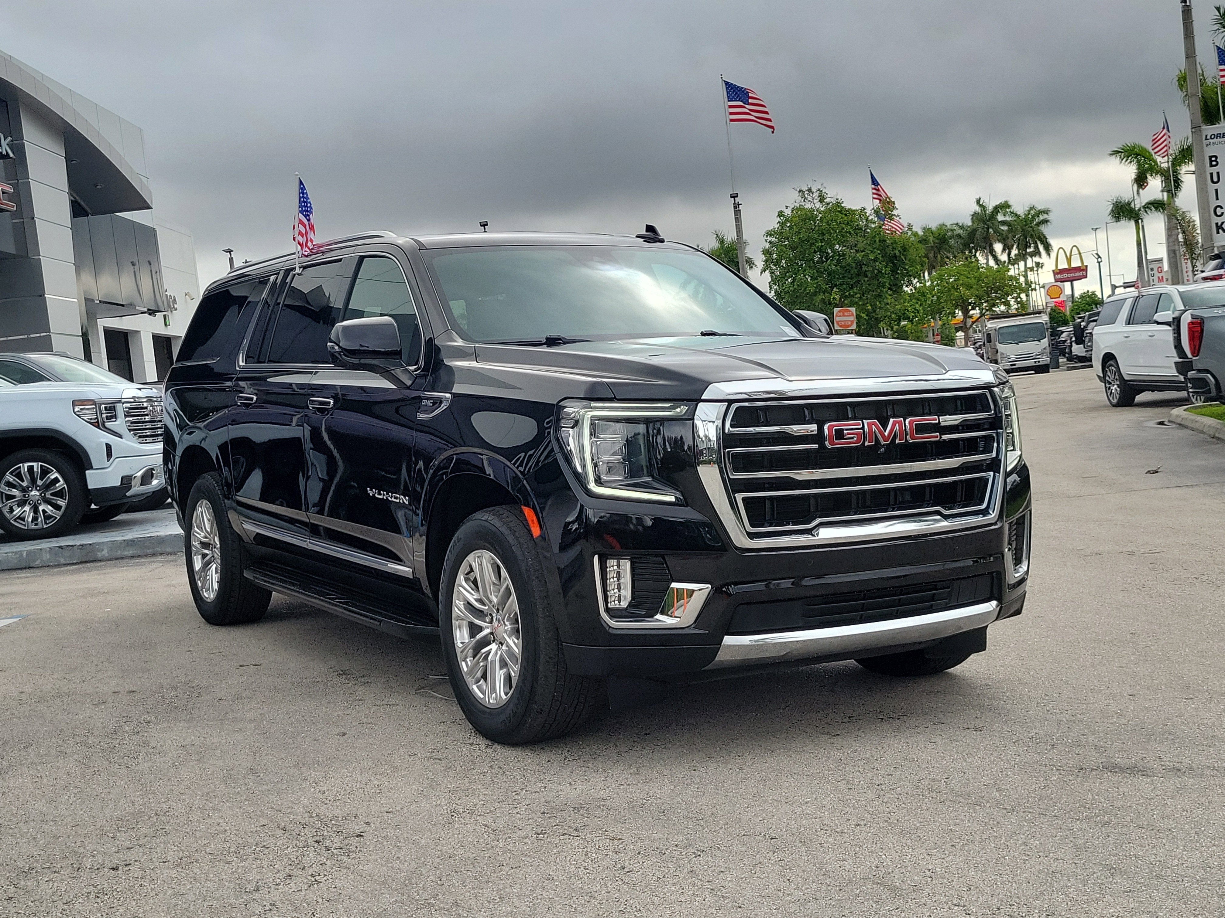 2023 GMC Yukon XL SLT