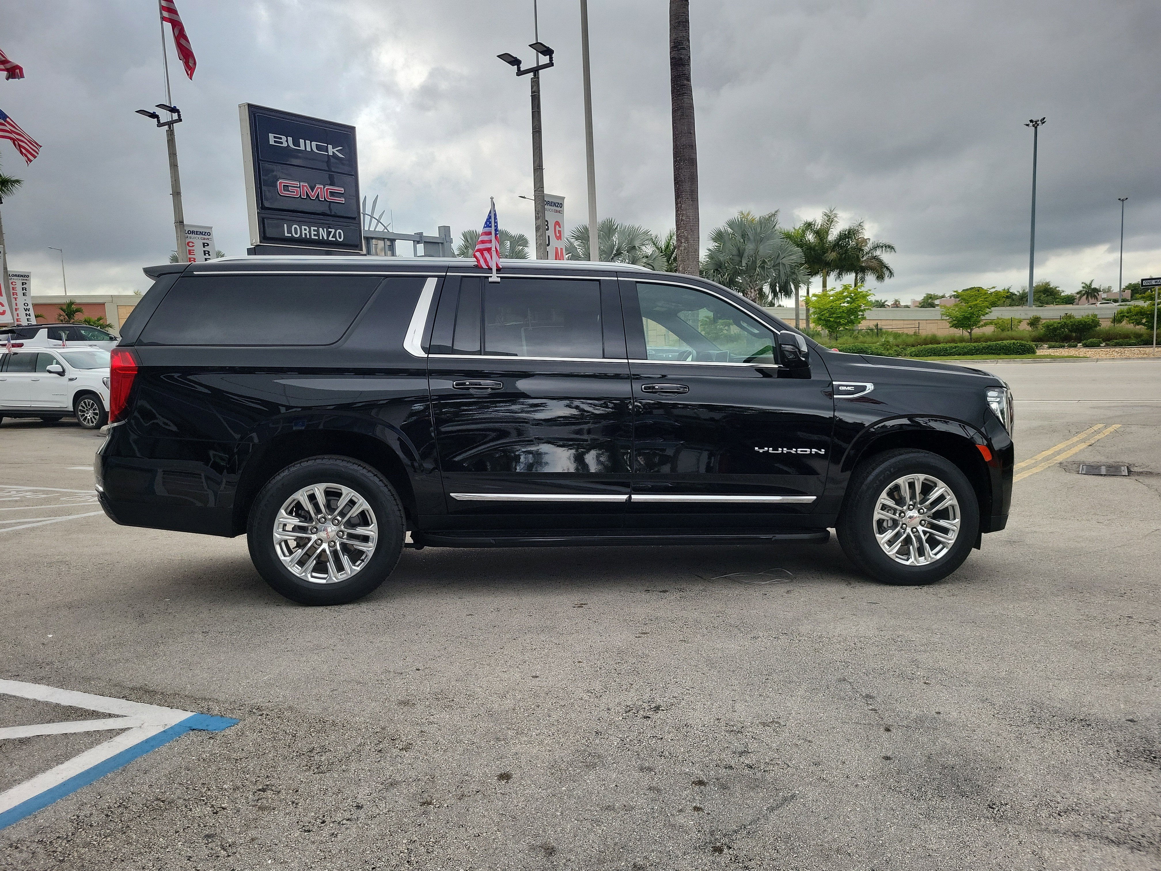 2023 GMC Yukon XL SLT