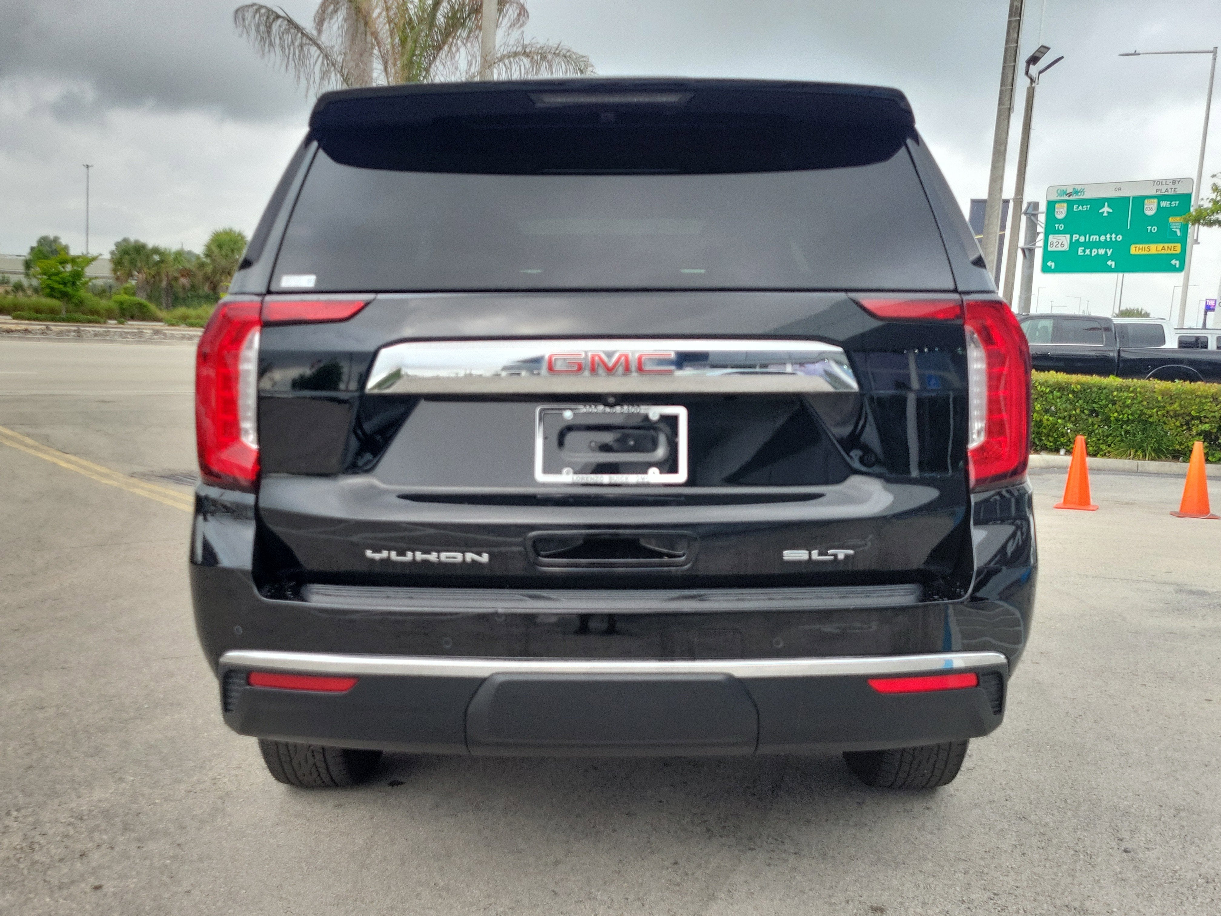 2023 GMC Yukon XL SLT