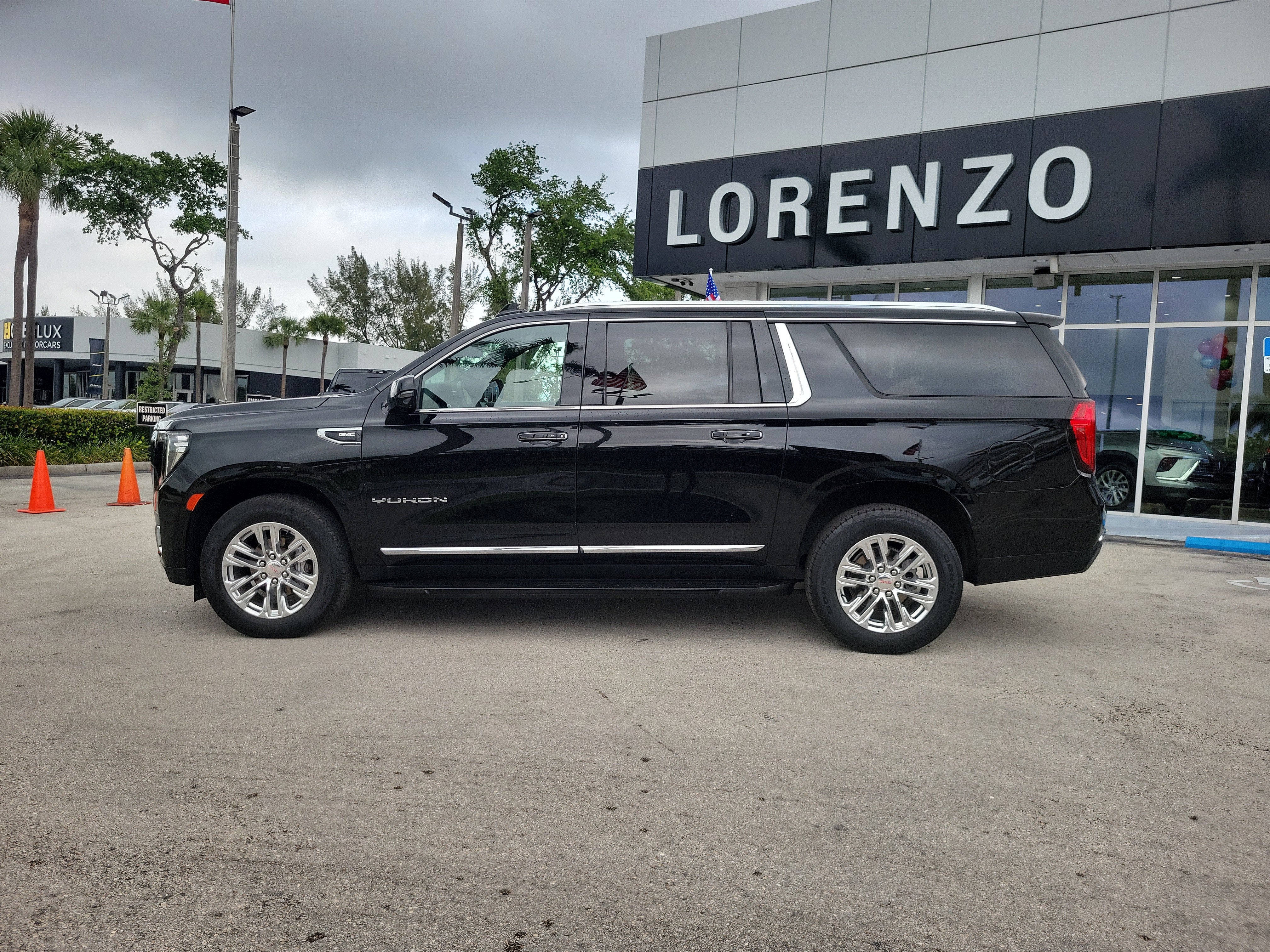 2023 GMC Yukon XL SLT