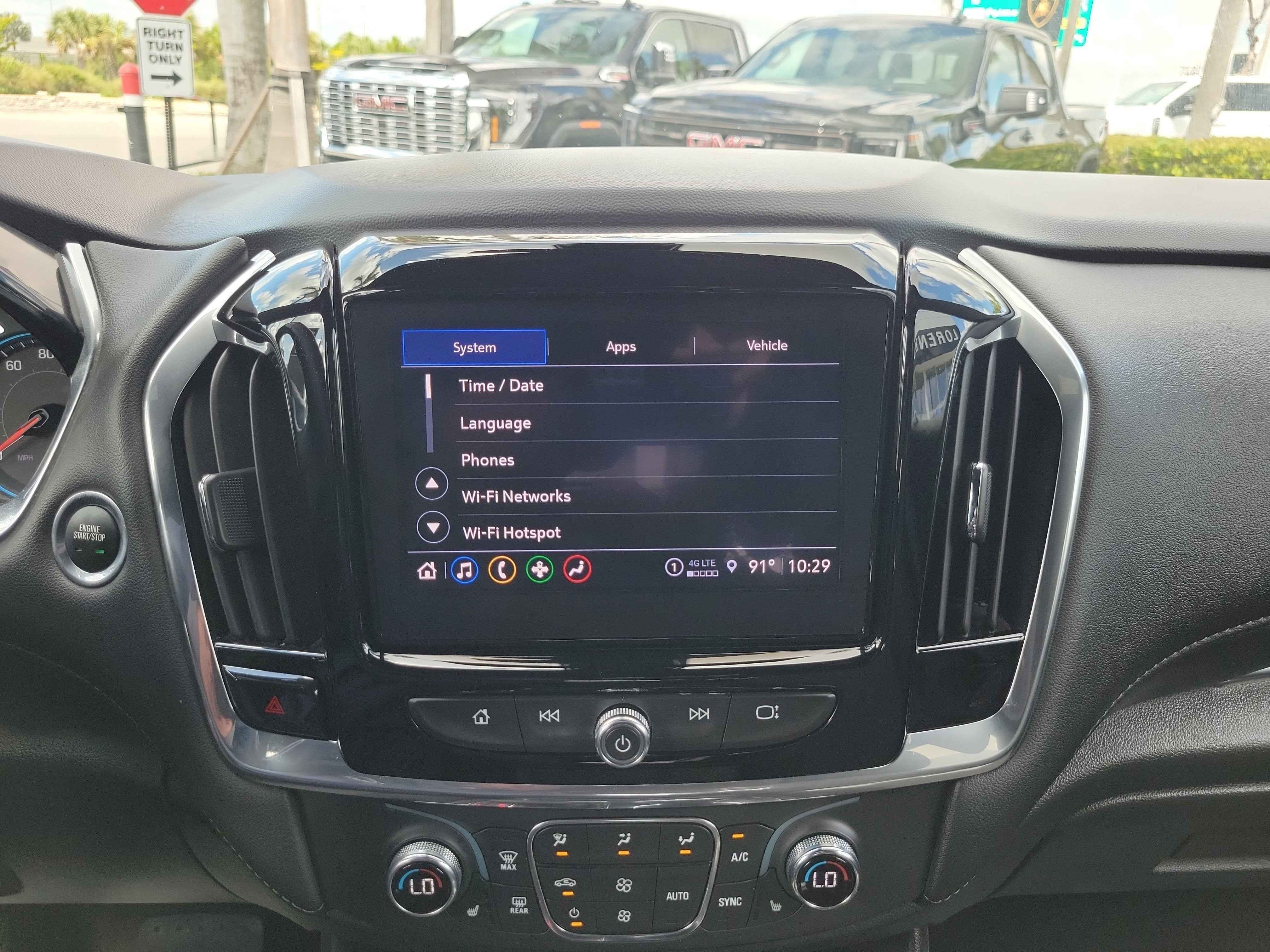2022 Chevrolet Traverse LT Cloth