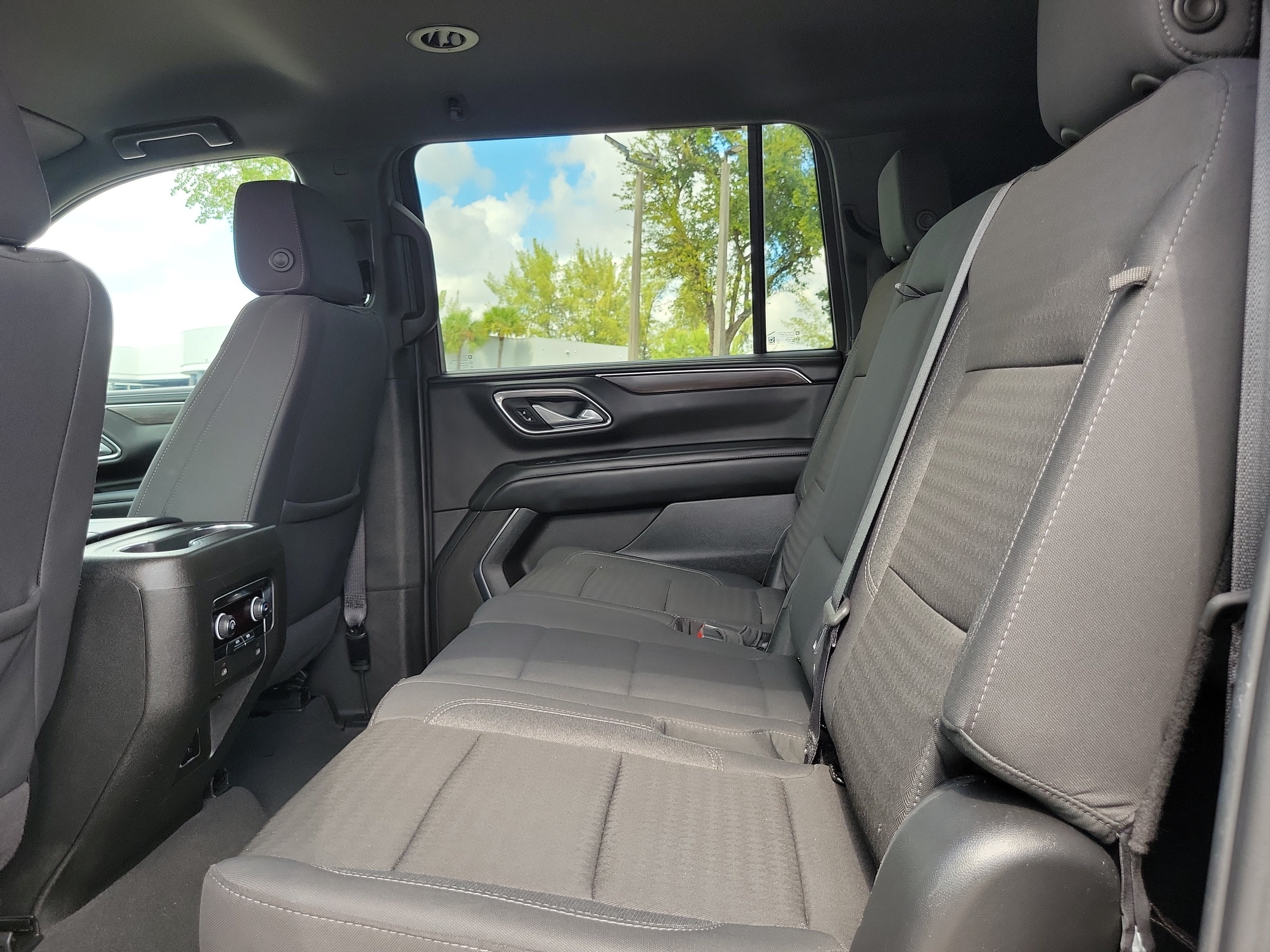 2024 Chevrolet Suburban LS