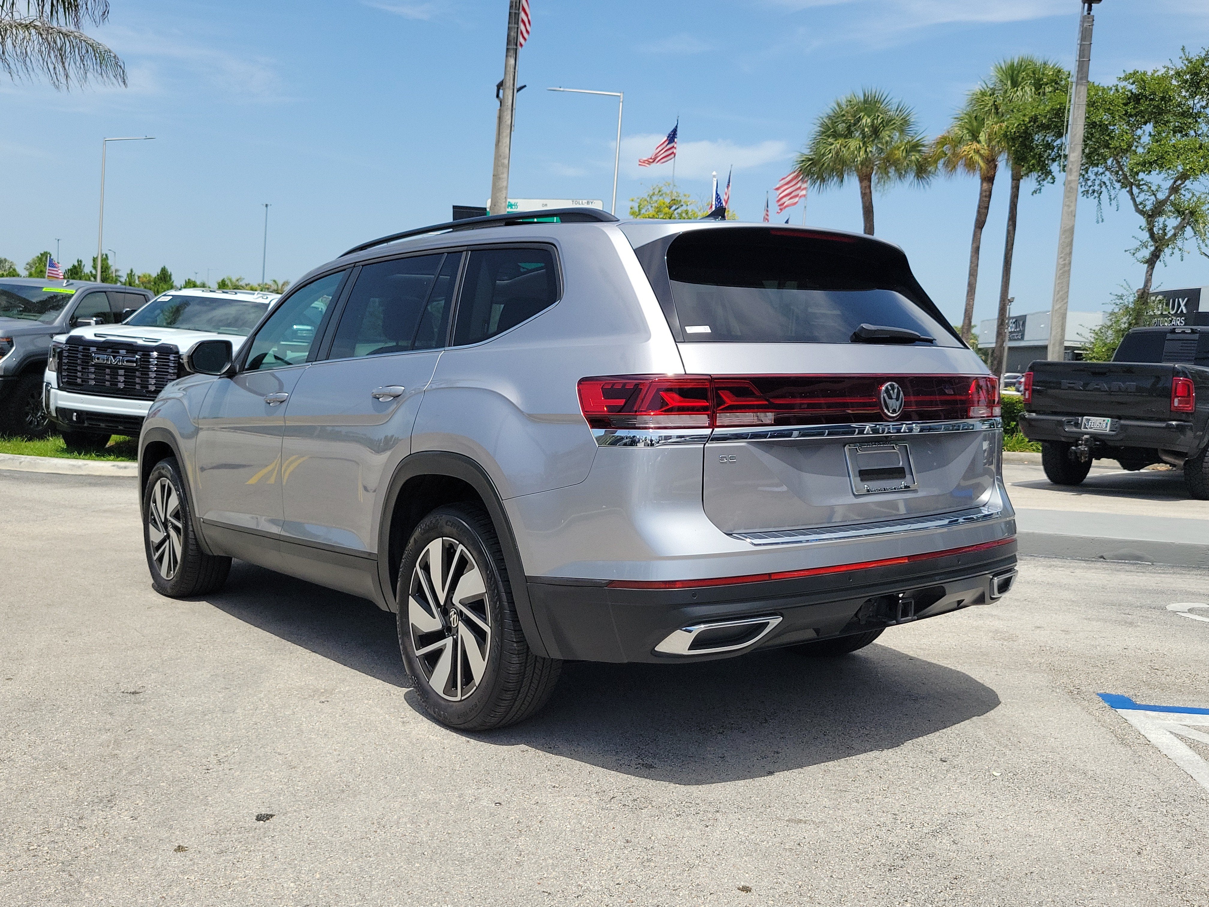 2024 Volkswagen Atlas 2.0T SE w/Technology