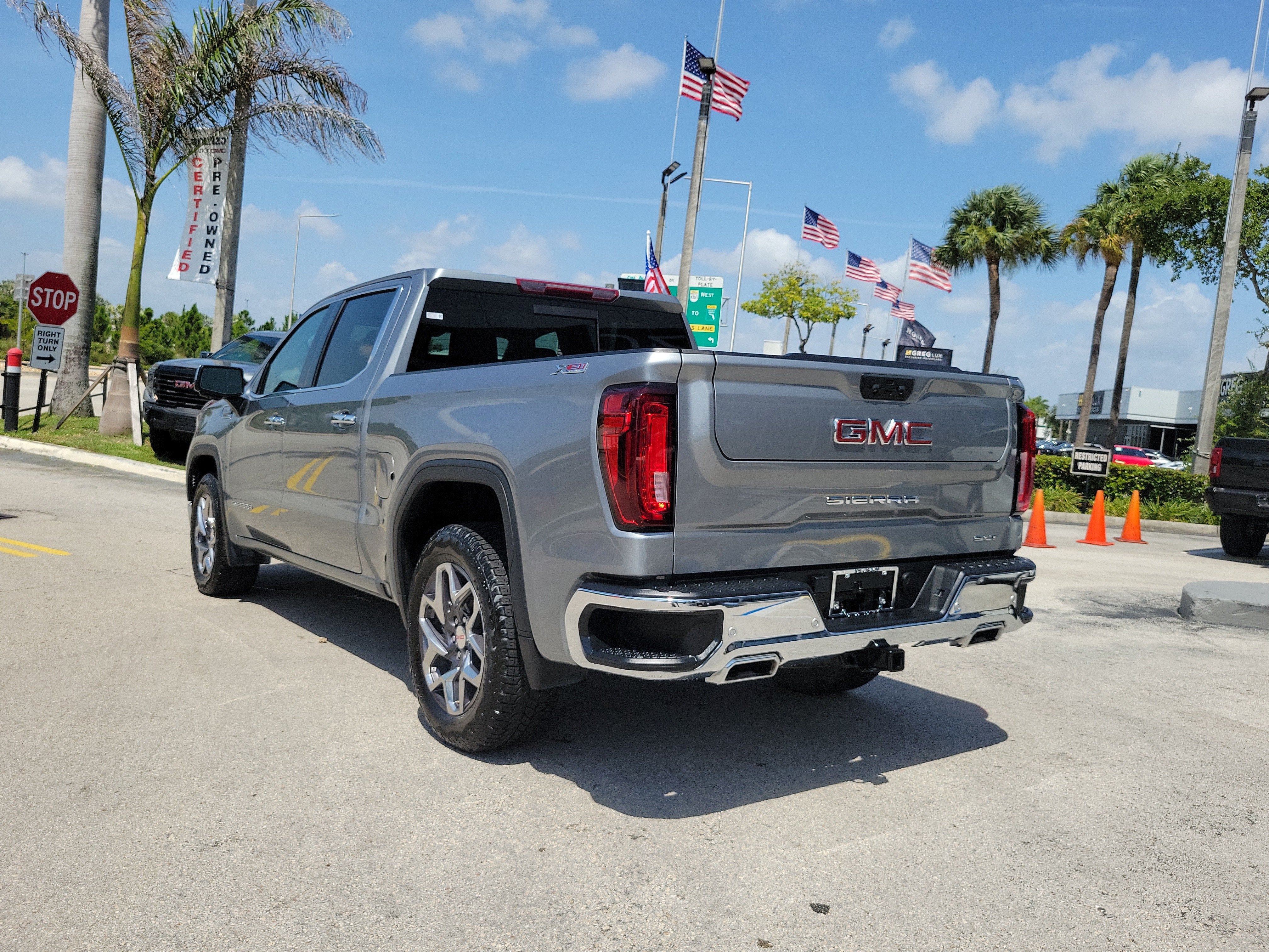 2025 GMC Sierra 1500 SLT