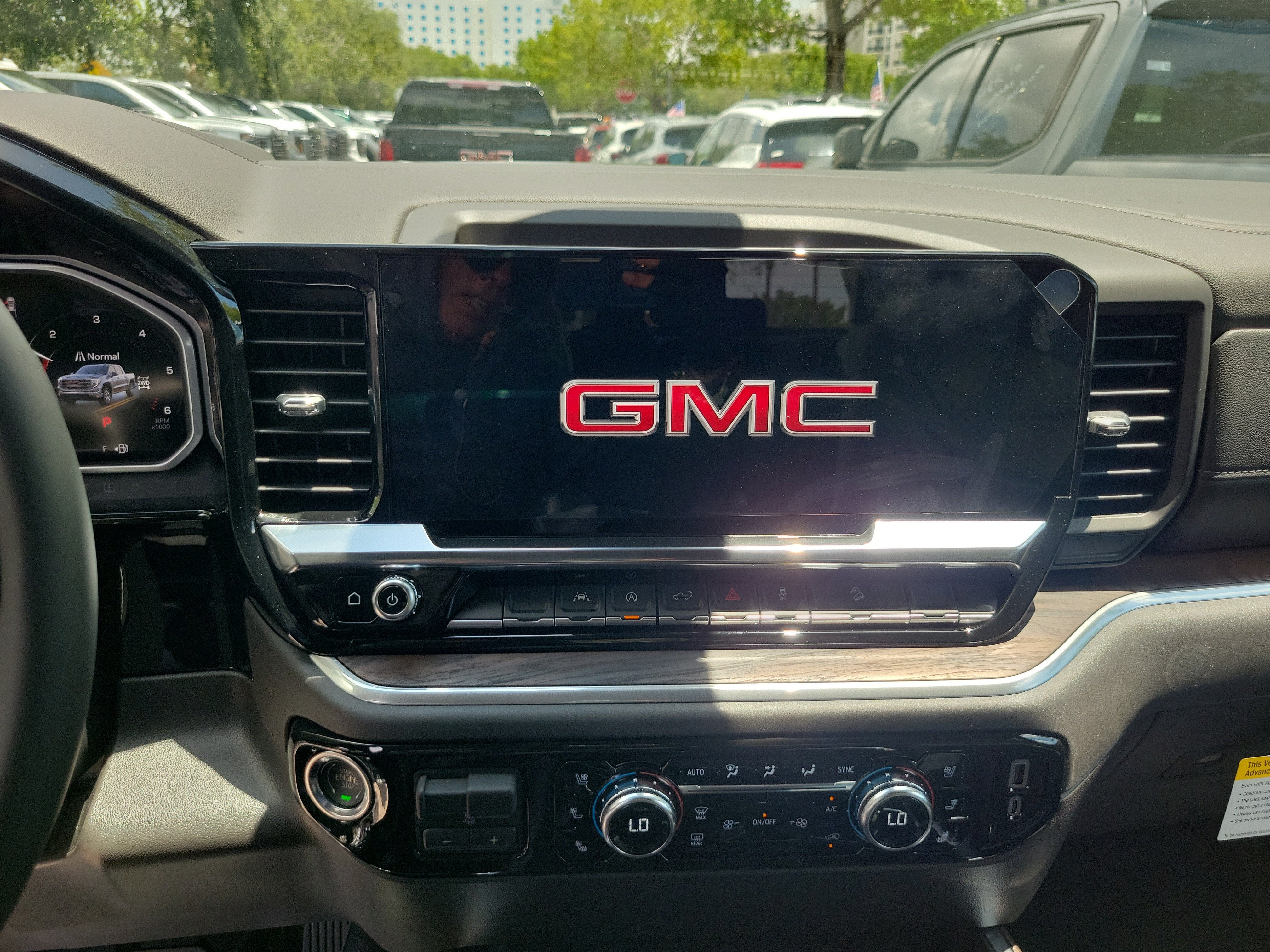 2026 GMC Sierra 1500 SLT - Photo 8