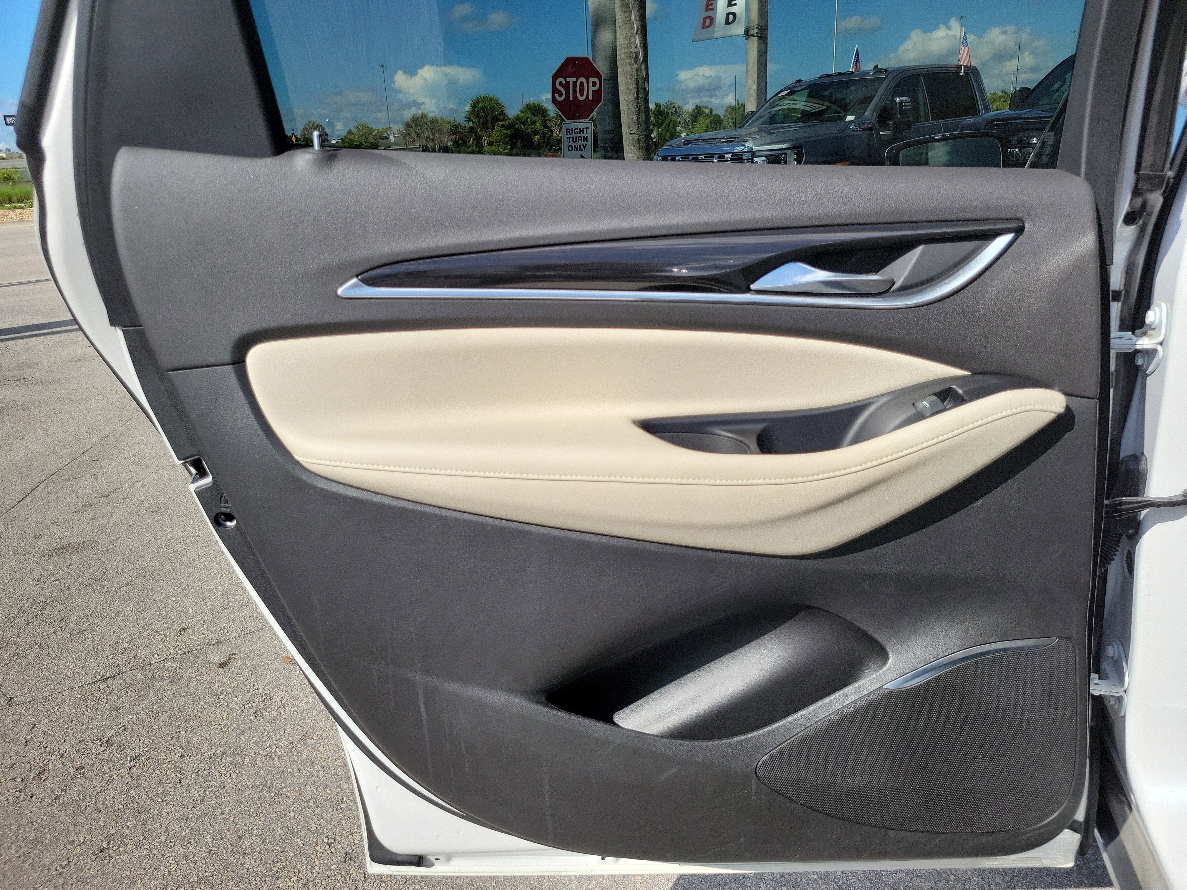 2022 Buick Enclave Essence