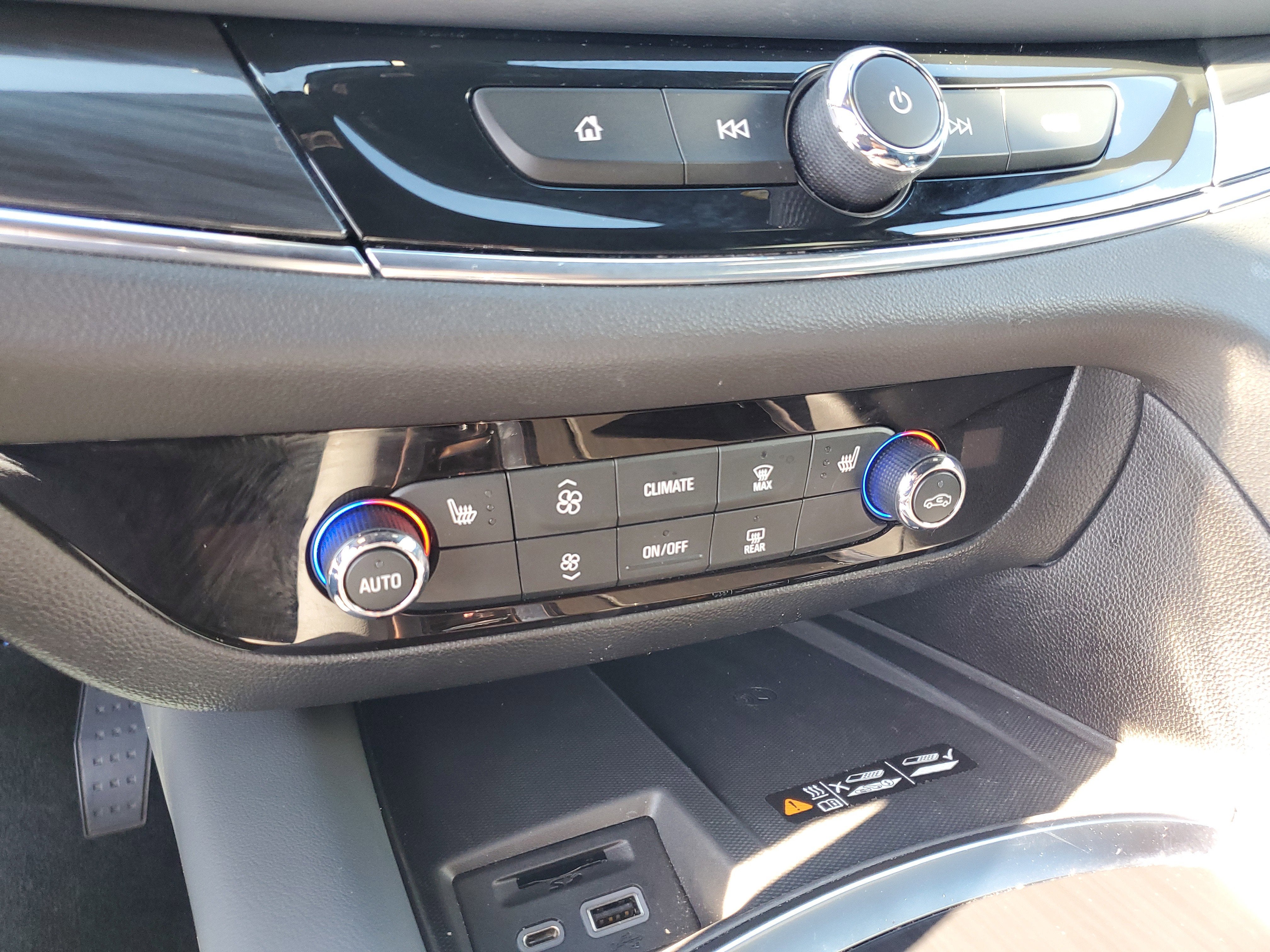 2024 Buick Enclave Essence