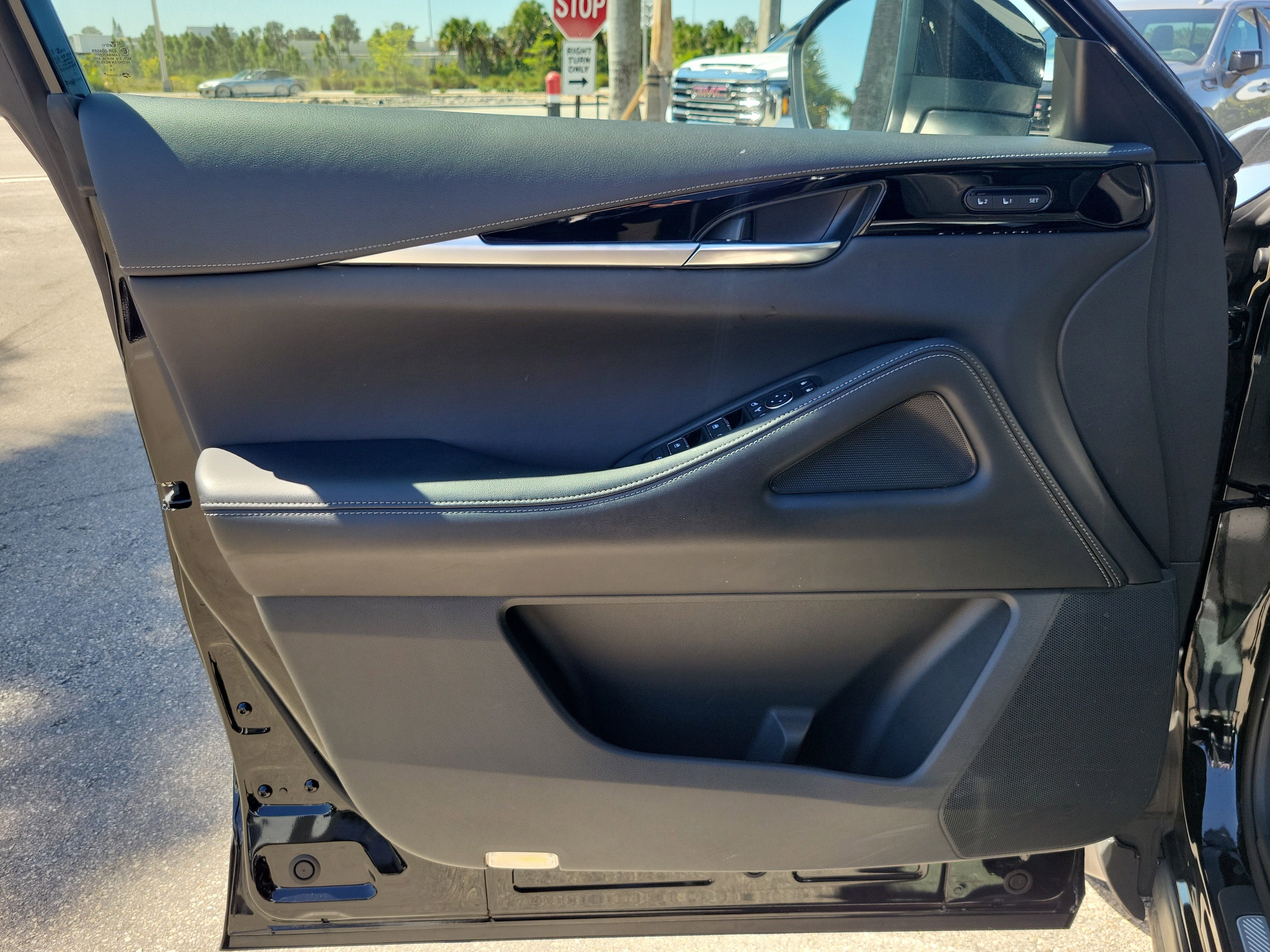 2023 INFINITI QX60 PURE