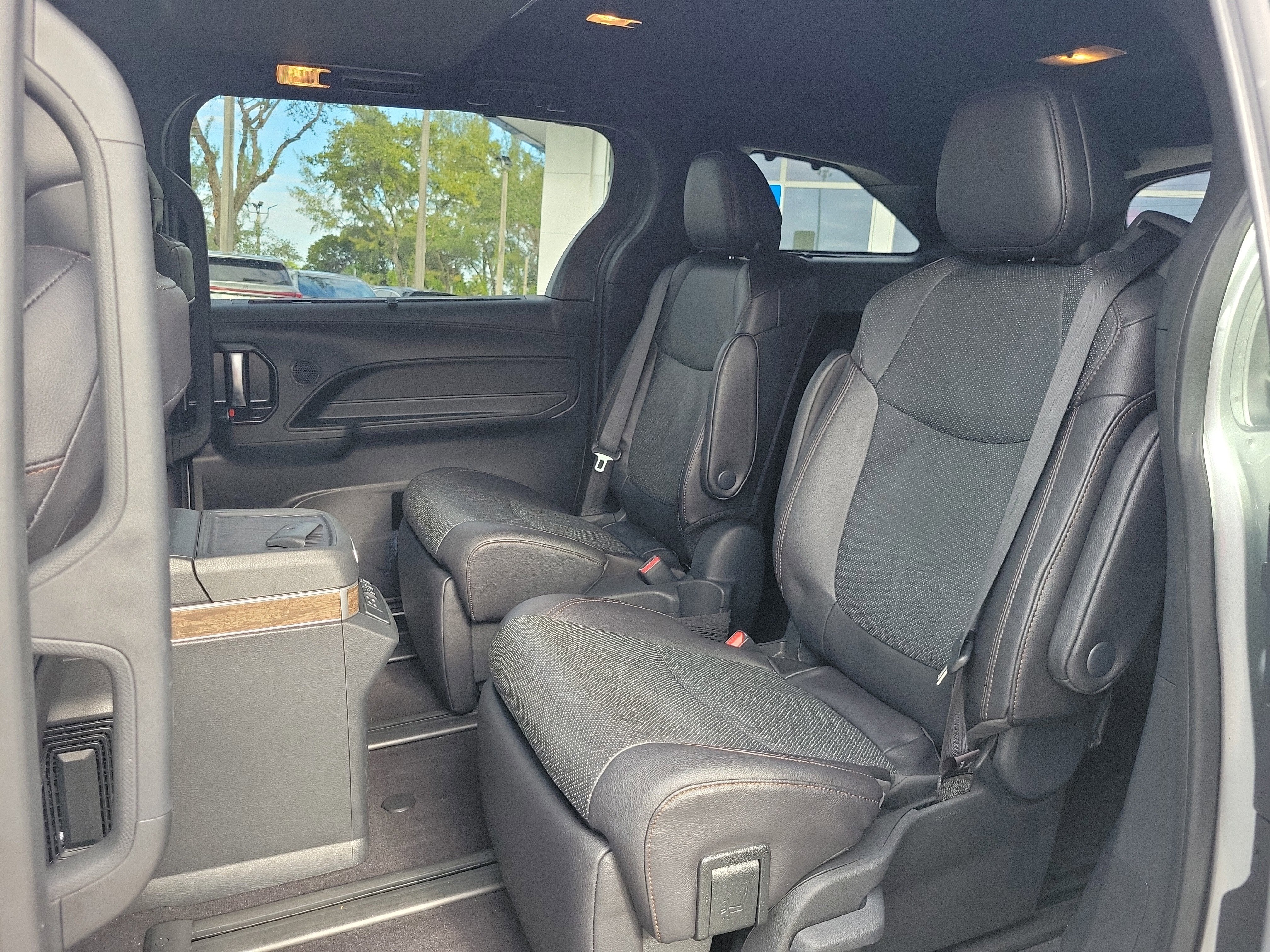 2025 Toyota Sienna Platinum