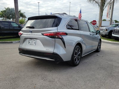 2025 Toyota Sienna Platinum