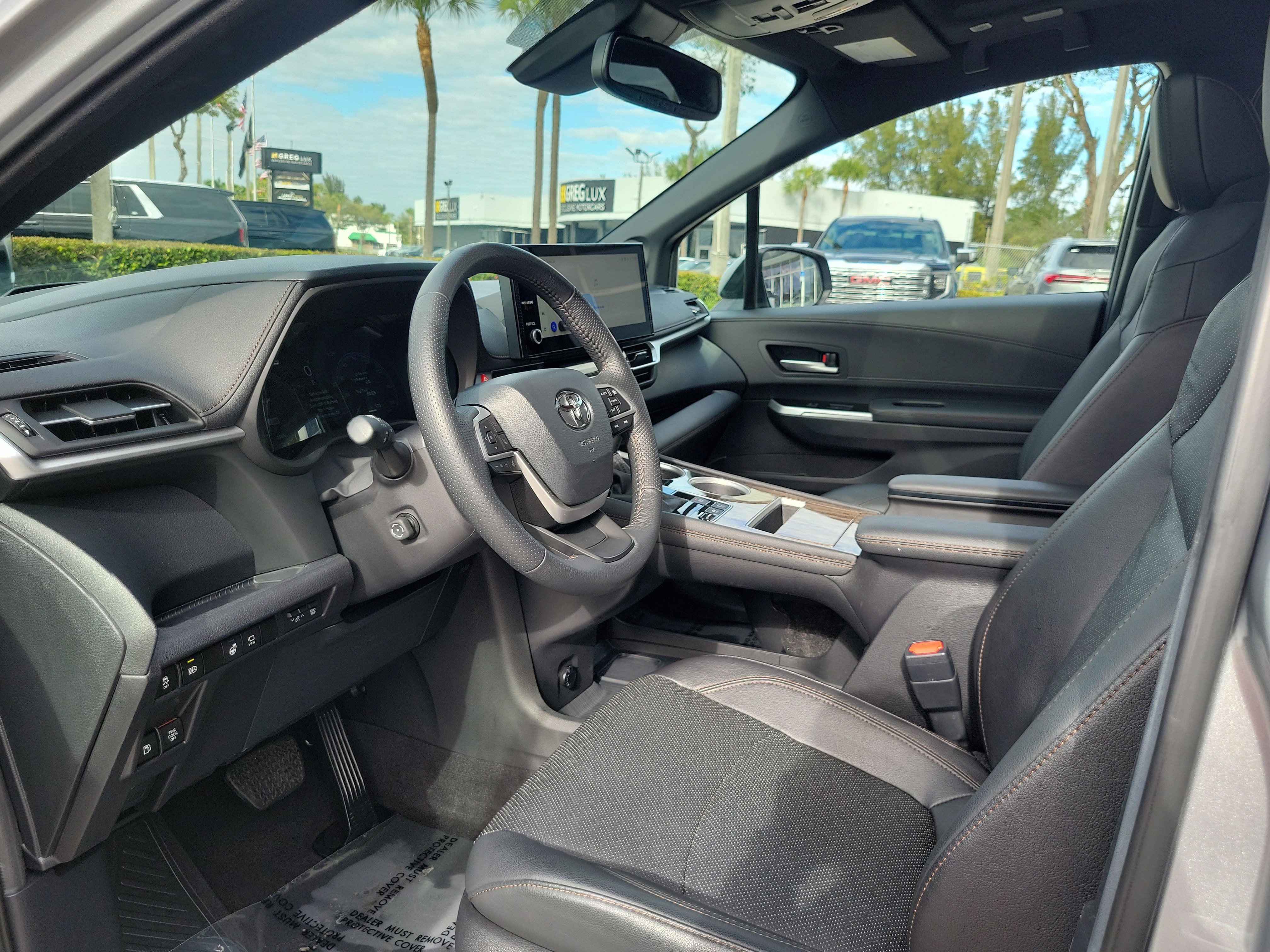2025 Toyota Sienna Platinum