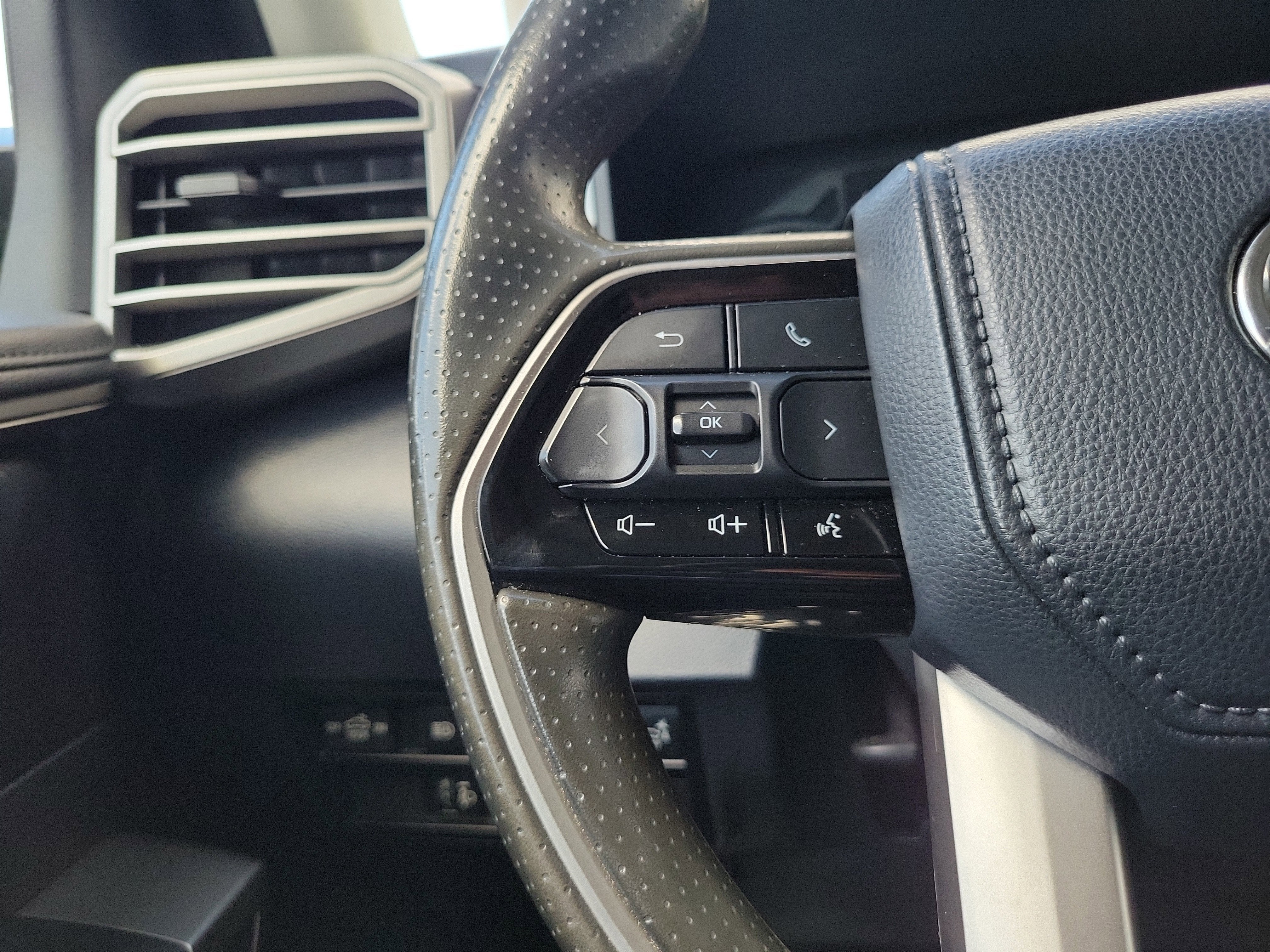 2022 Toyota Tundra 2WD SR5
