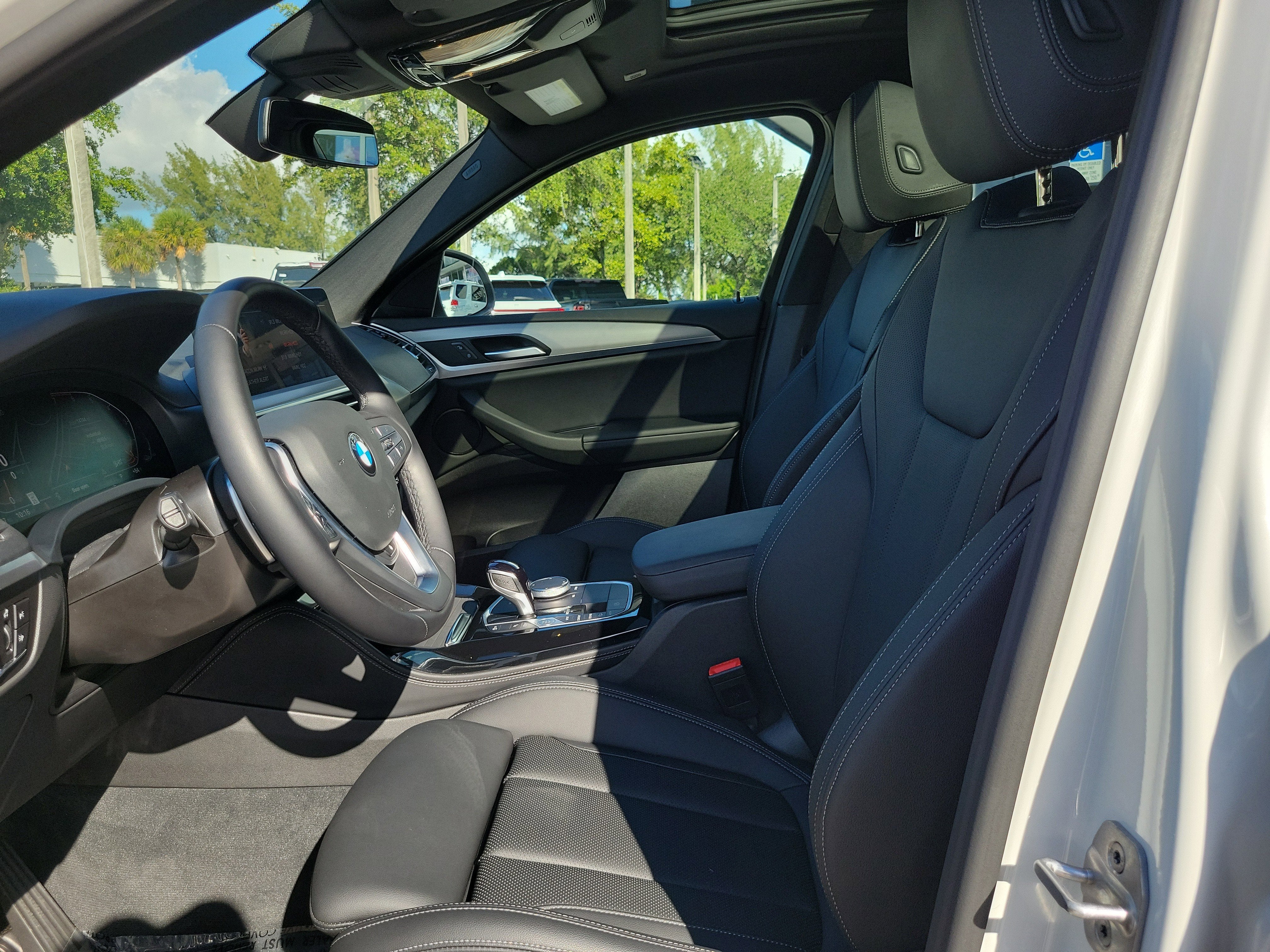 2025 BMW X4 xDrive30i