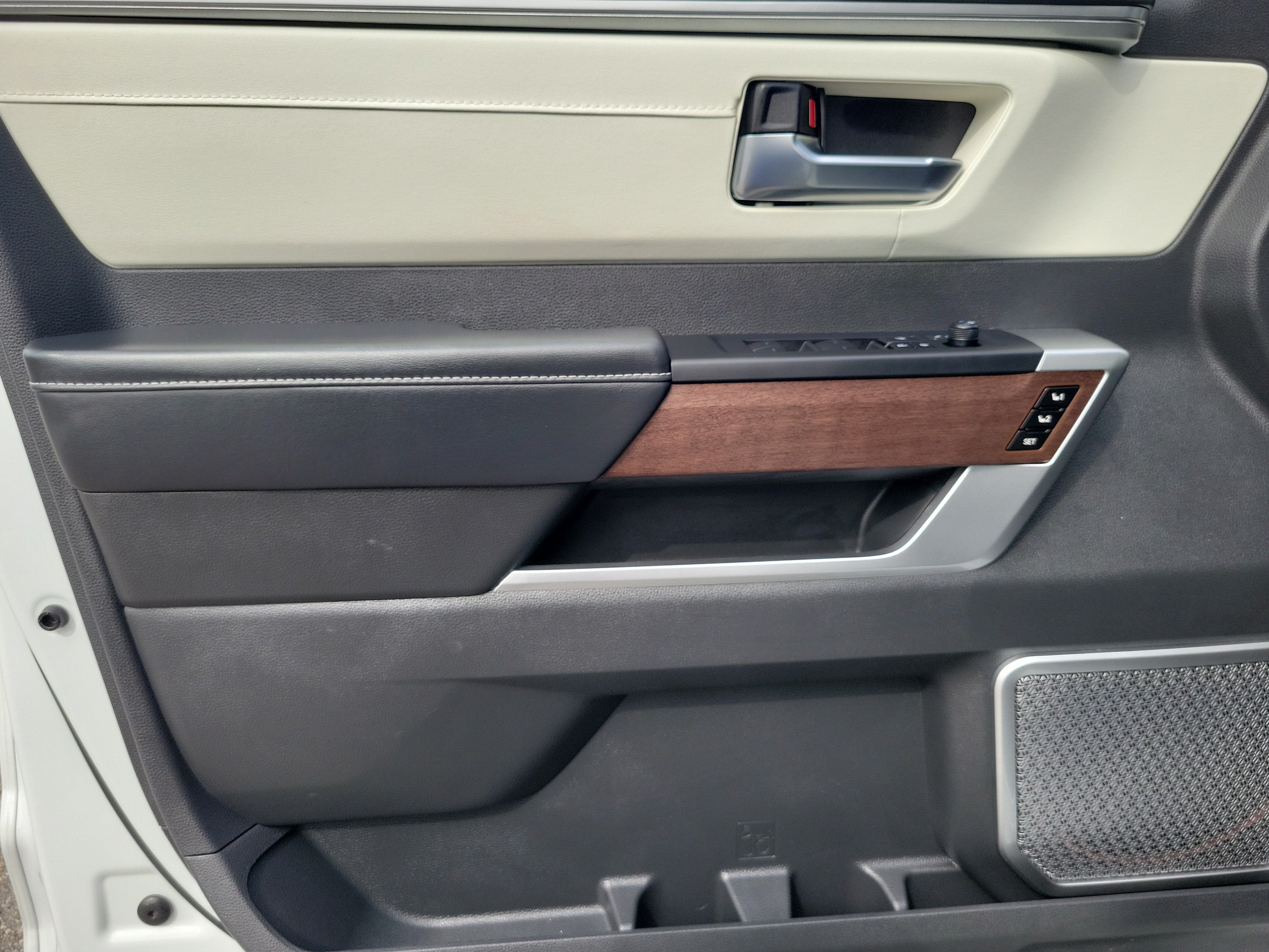 2025 Toyota Sequoia SR5