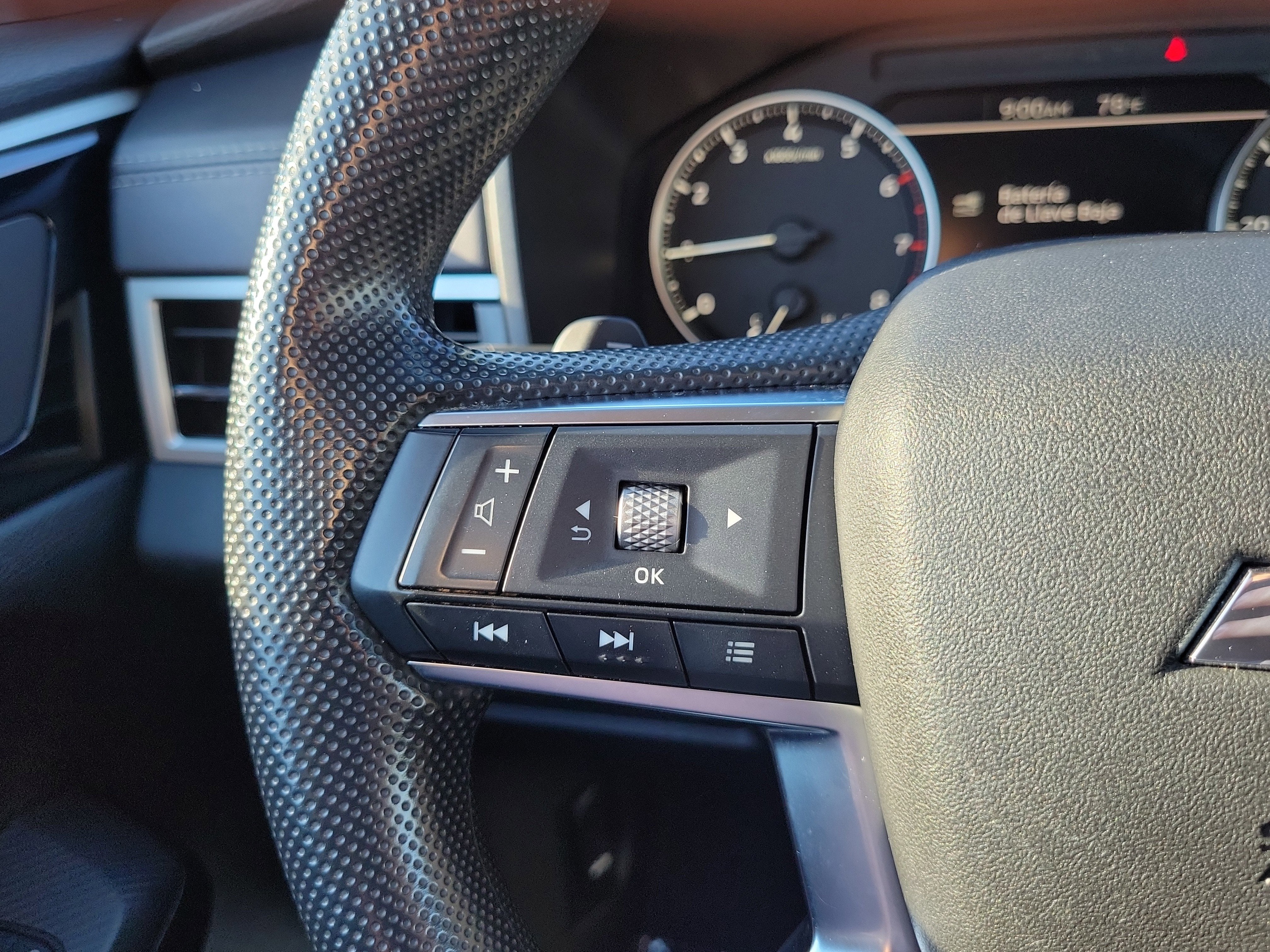 2024 Mitsubishi Outlander ES