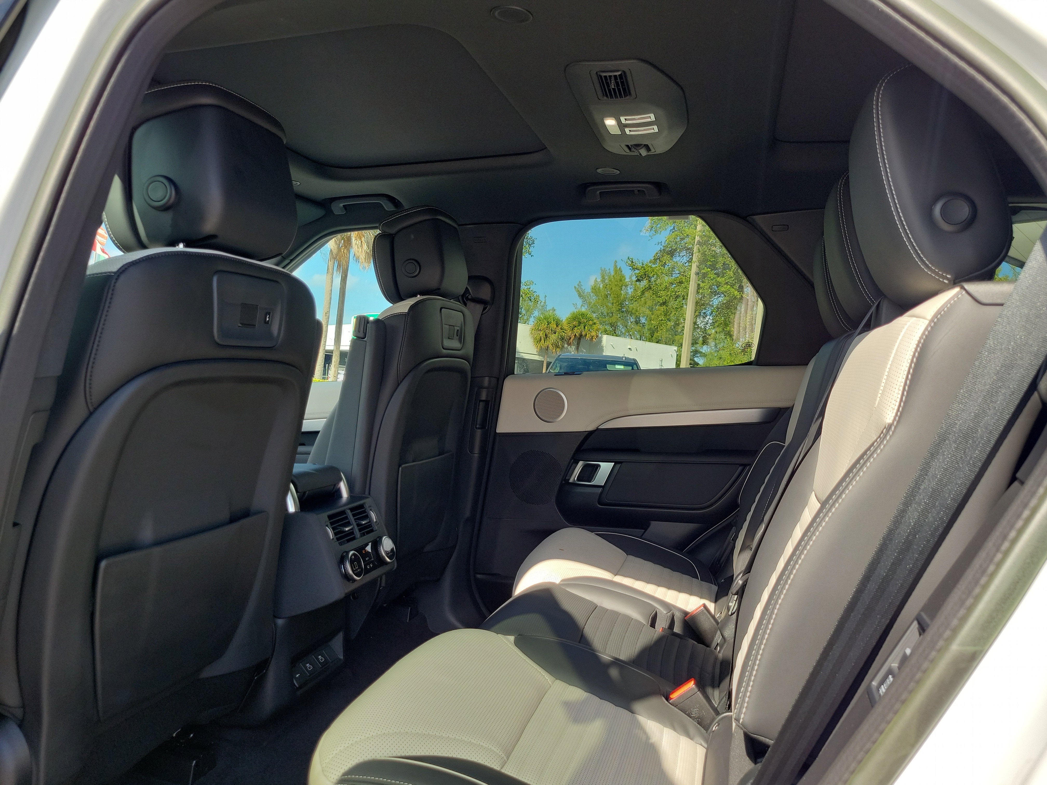 2023 Land Rover Discovery HSE R-Dynamic