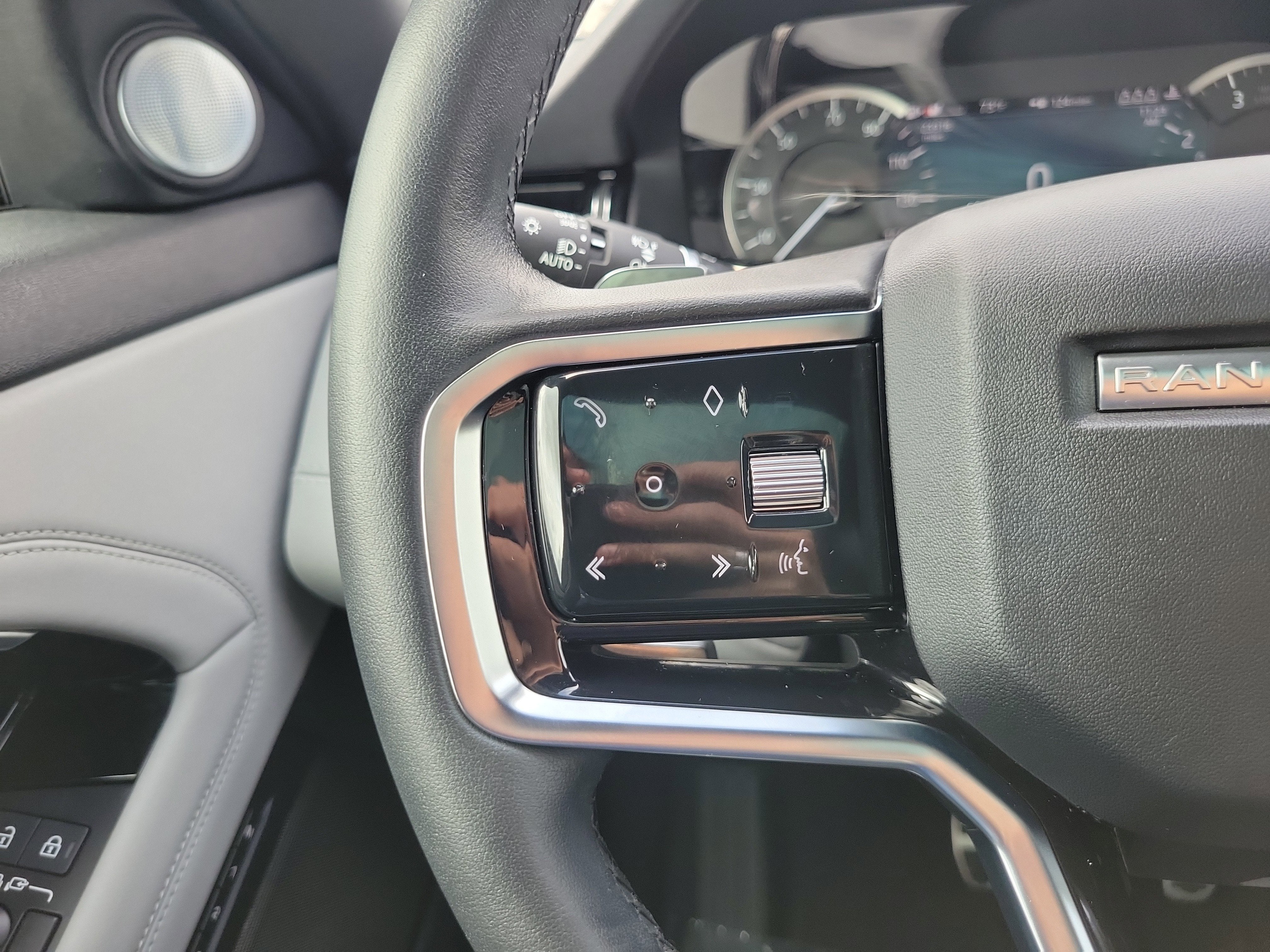 2023 Land Rover Range Rover Evoque R-Dynamic SE