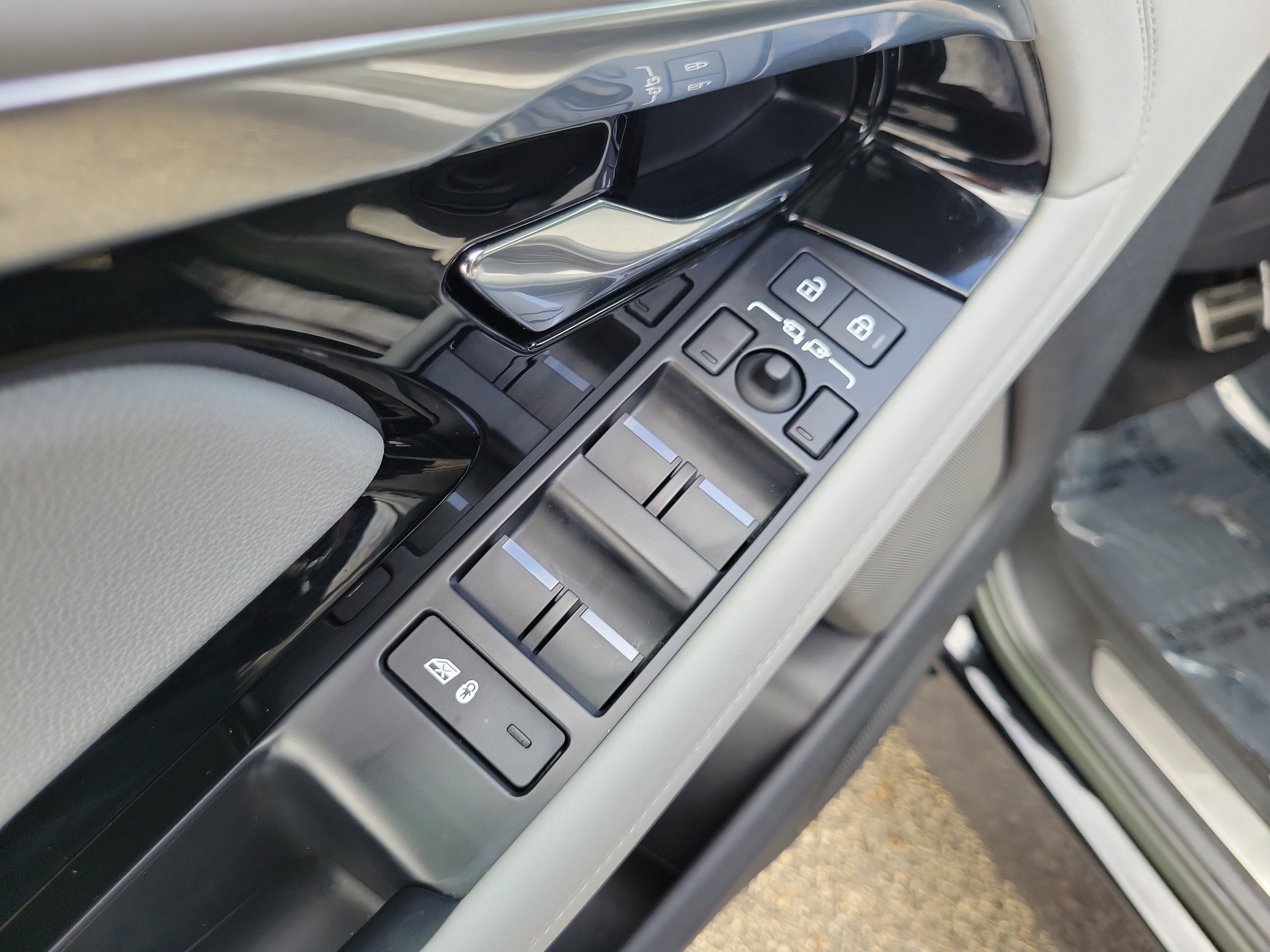 2023 Land Rover Range Rover Evoque R-Dynamic SE