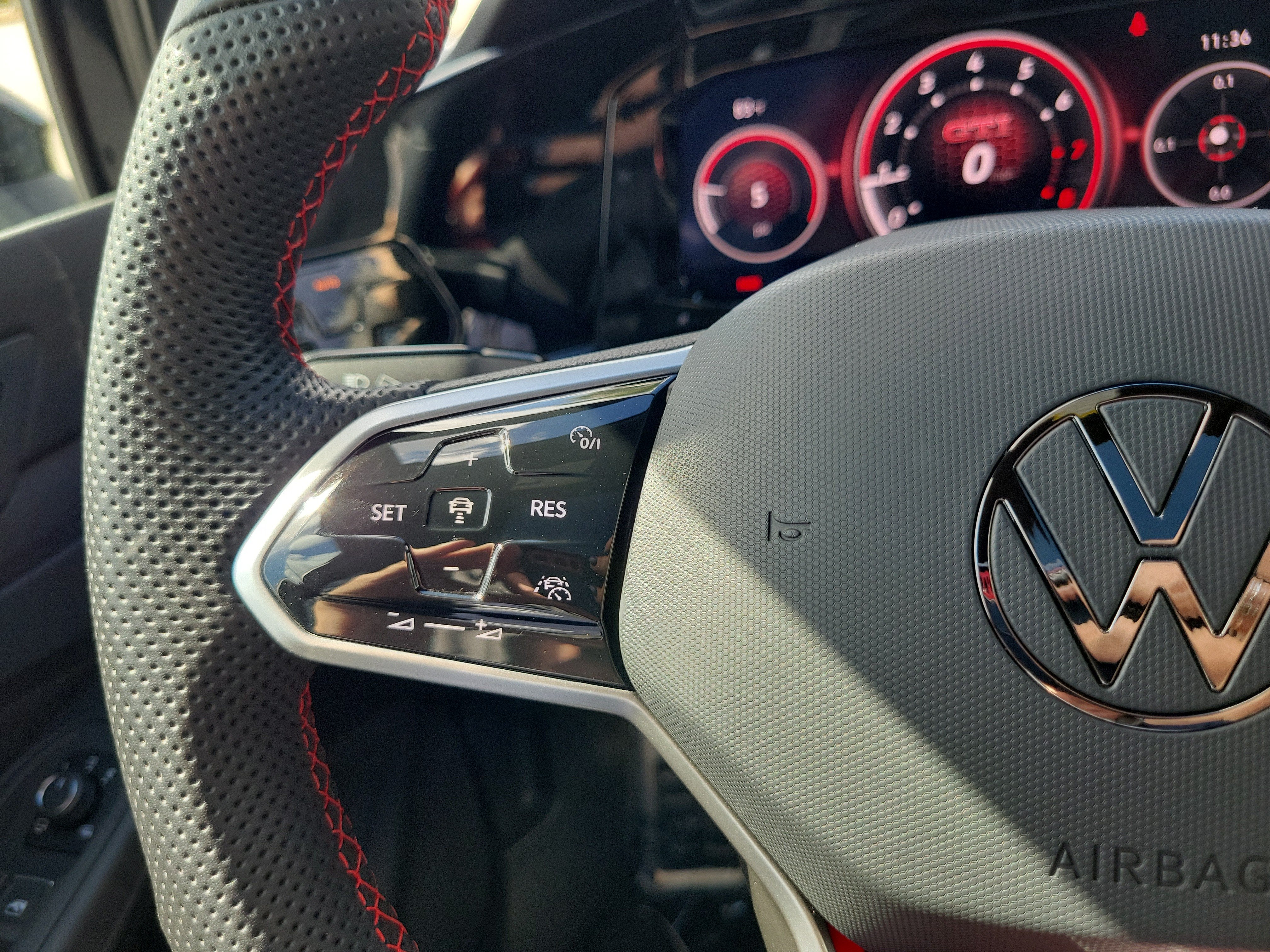 2024 Volkswagen Golf GTI 380 SE