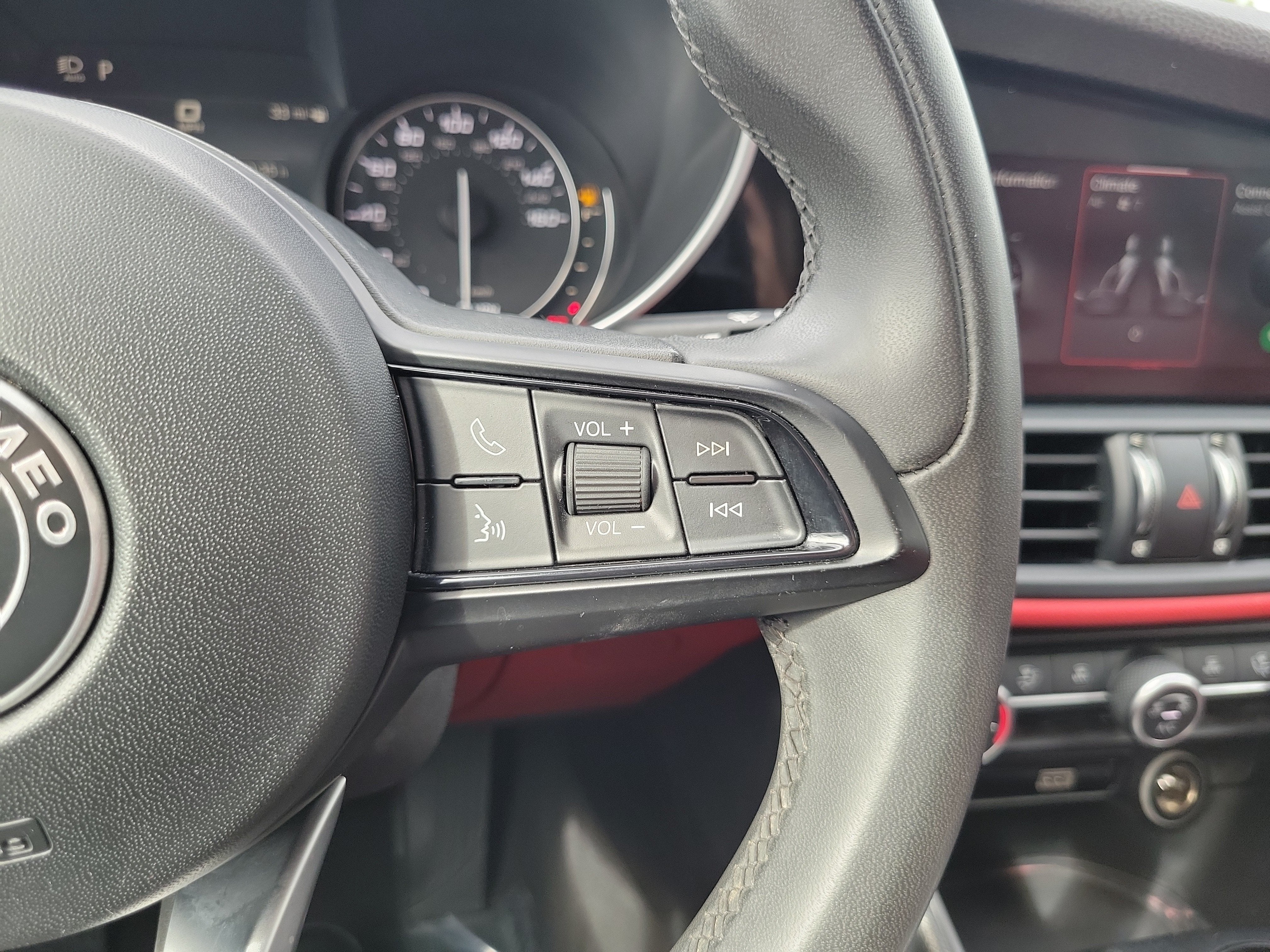 2021 Alfa Romeo Giulia BASE