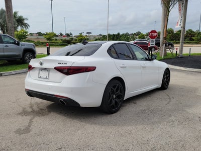 2021 Alfa Romeo Giulia BASE