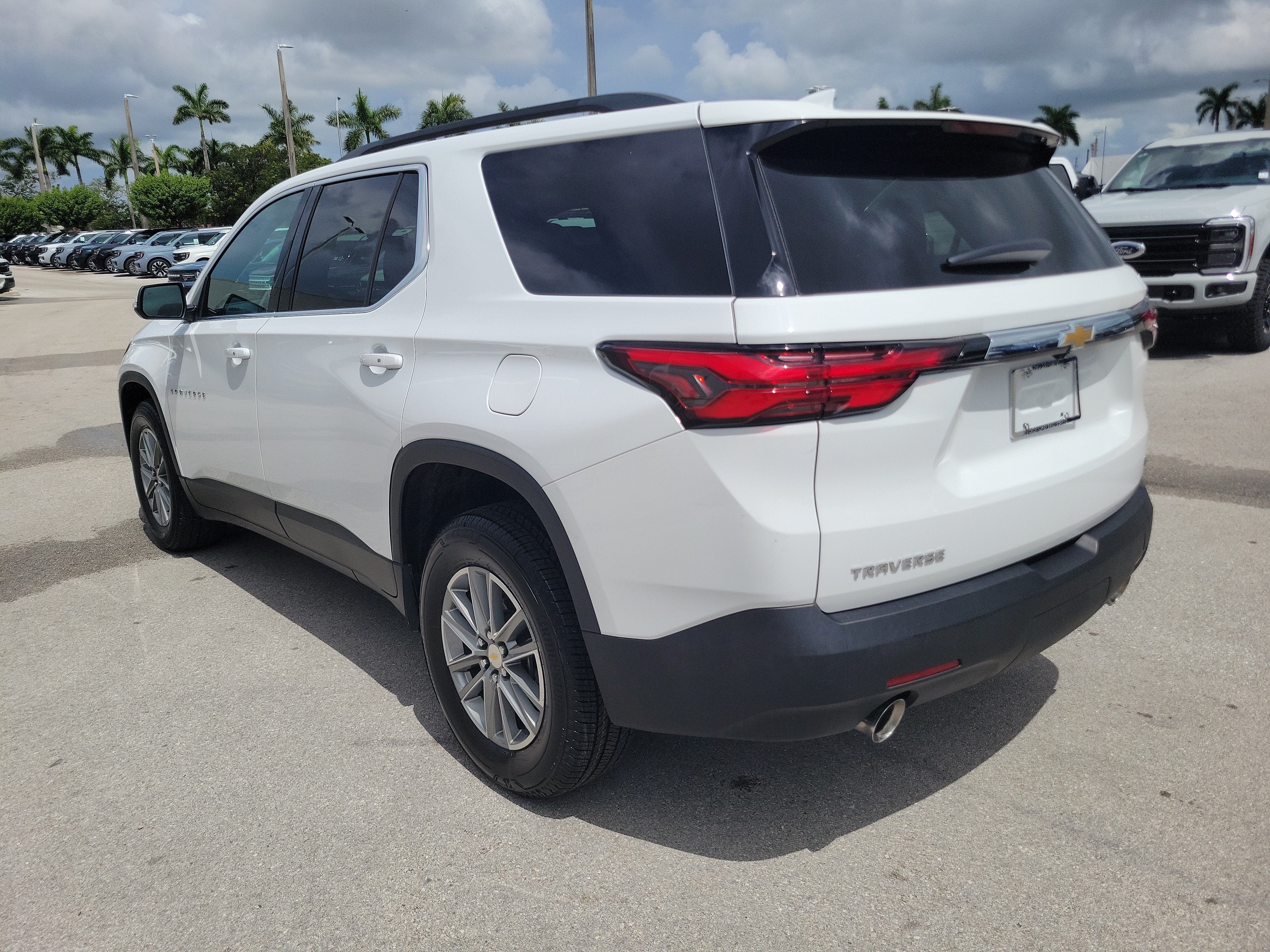 2023 Chevrolet Traverse LT Cloth