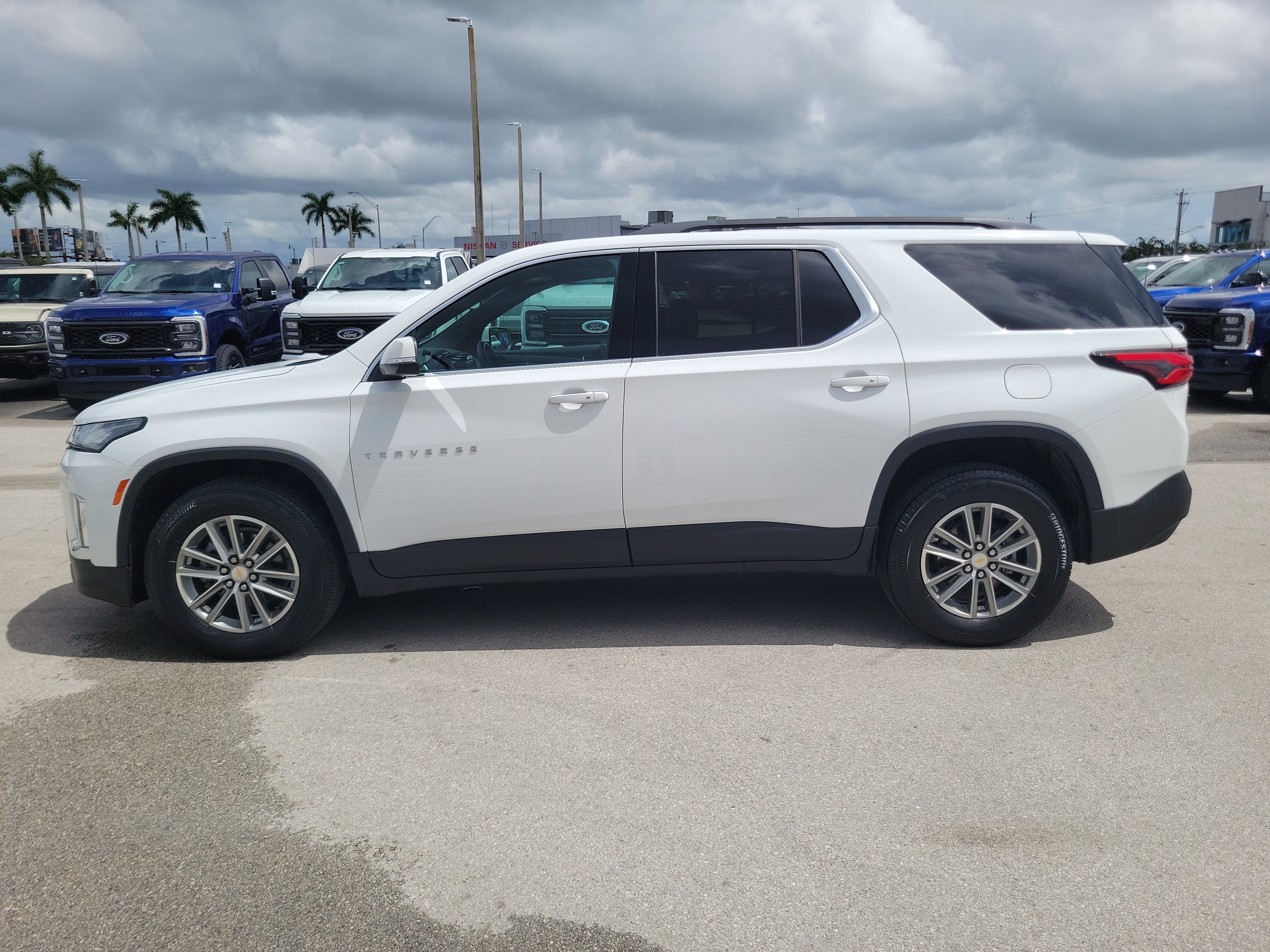 2023 Chevrolet Traverse LT Cloth