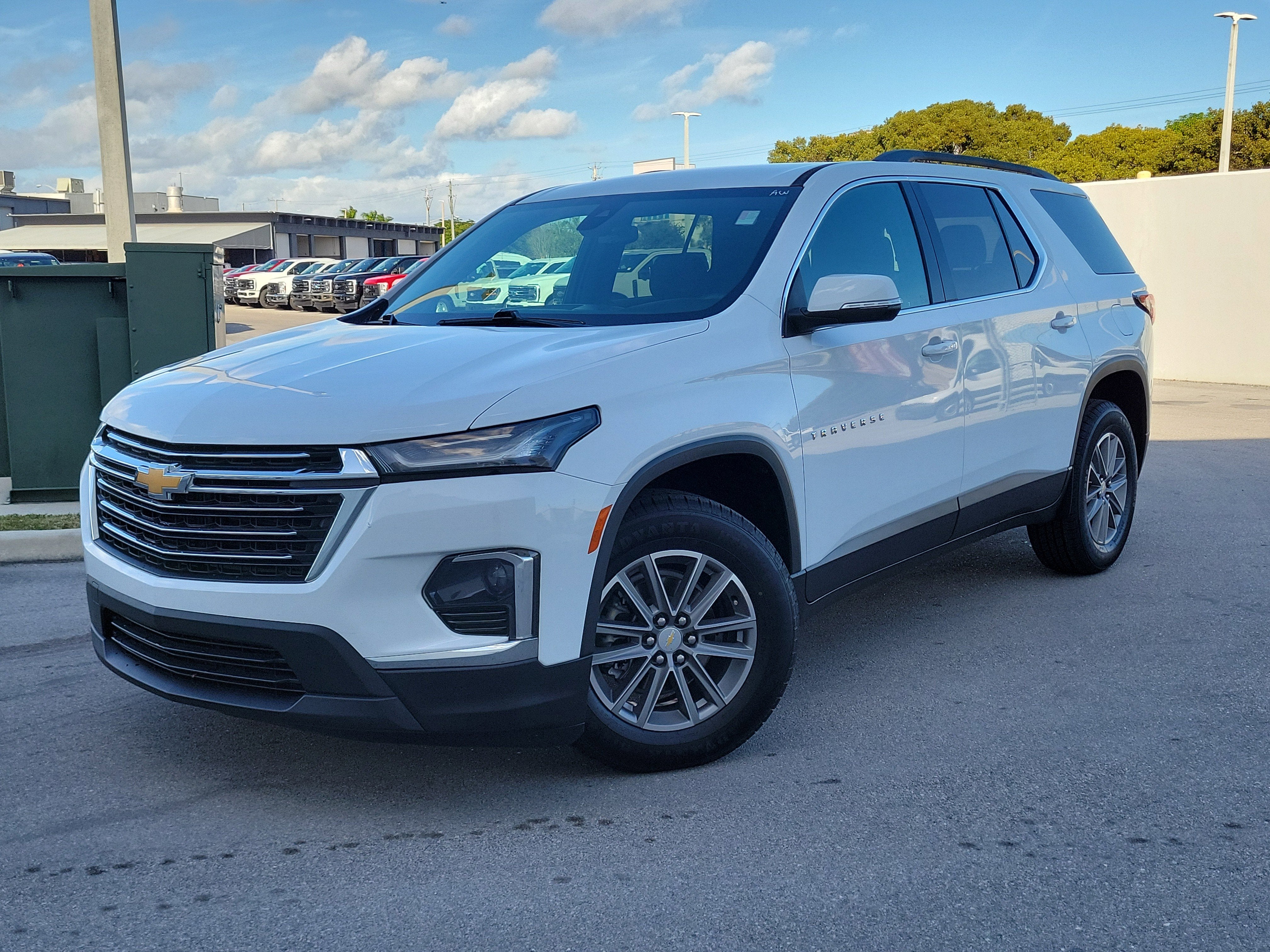 2023 Chevrolet Traverse LT Cloth