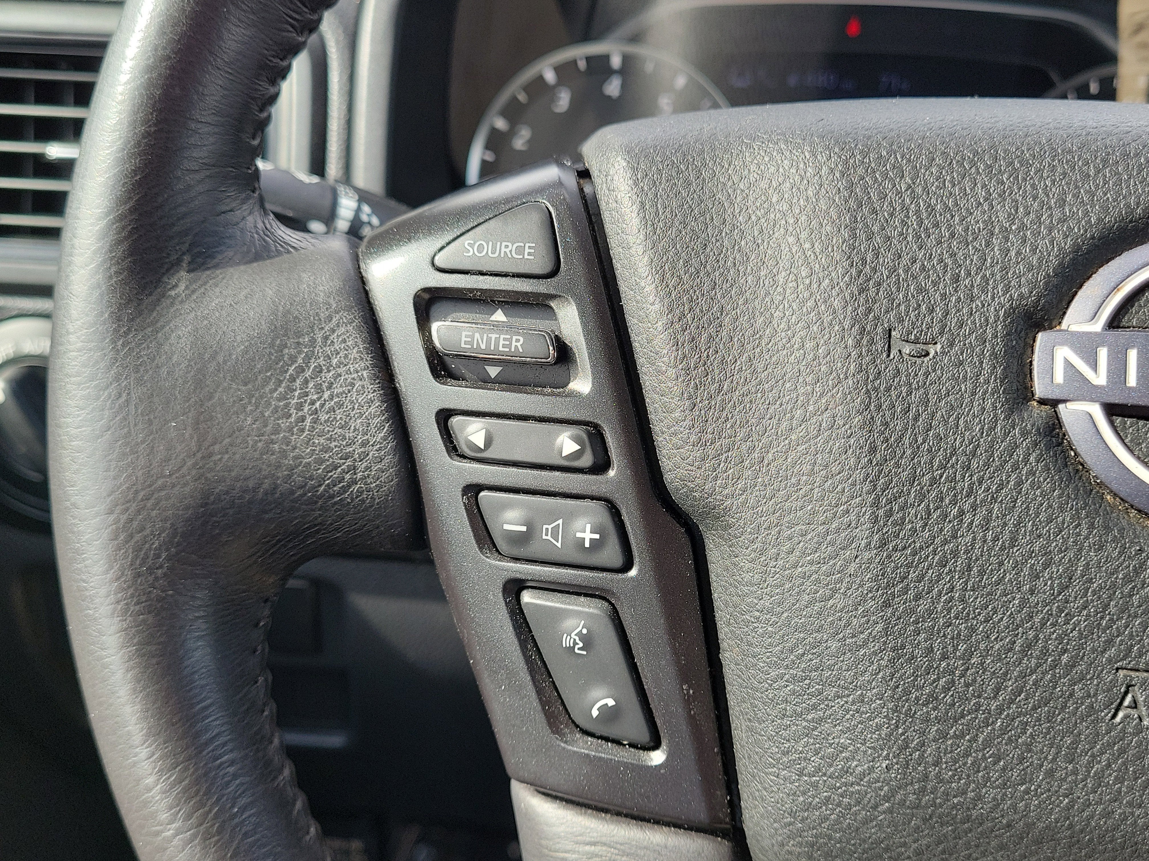 2023 Nissan Titan SV