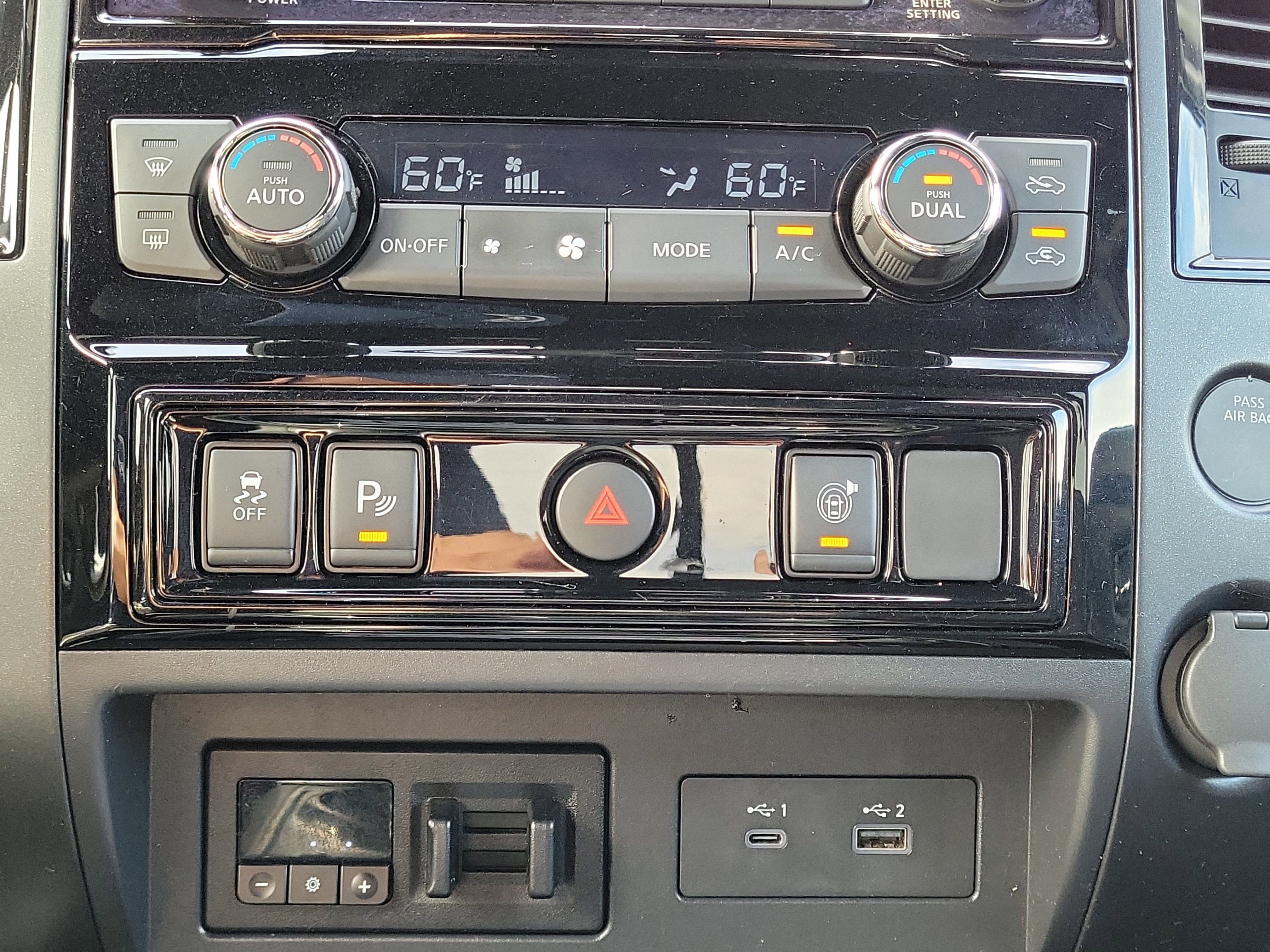 2023 Nissan Titan SV